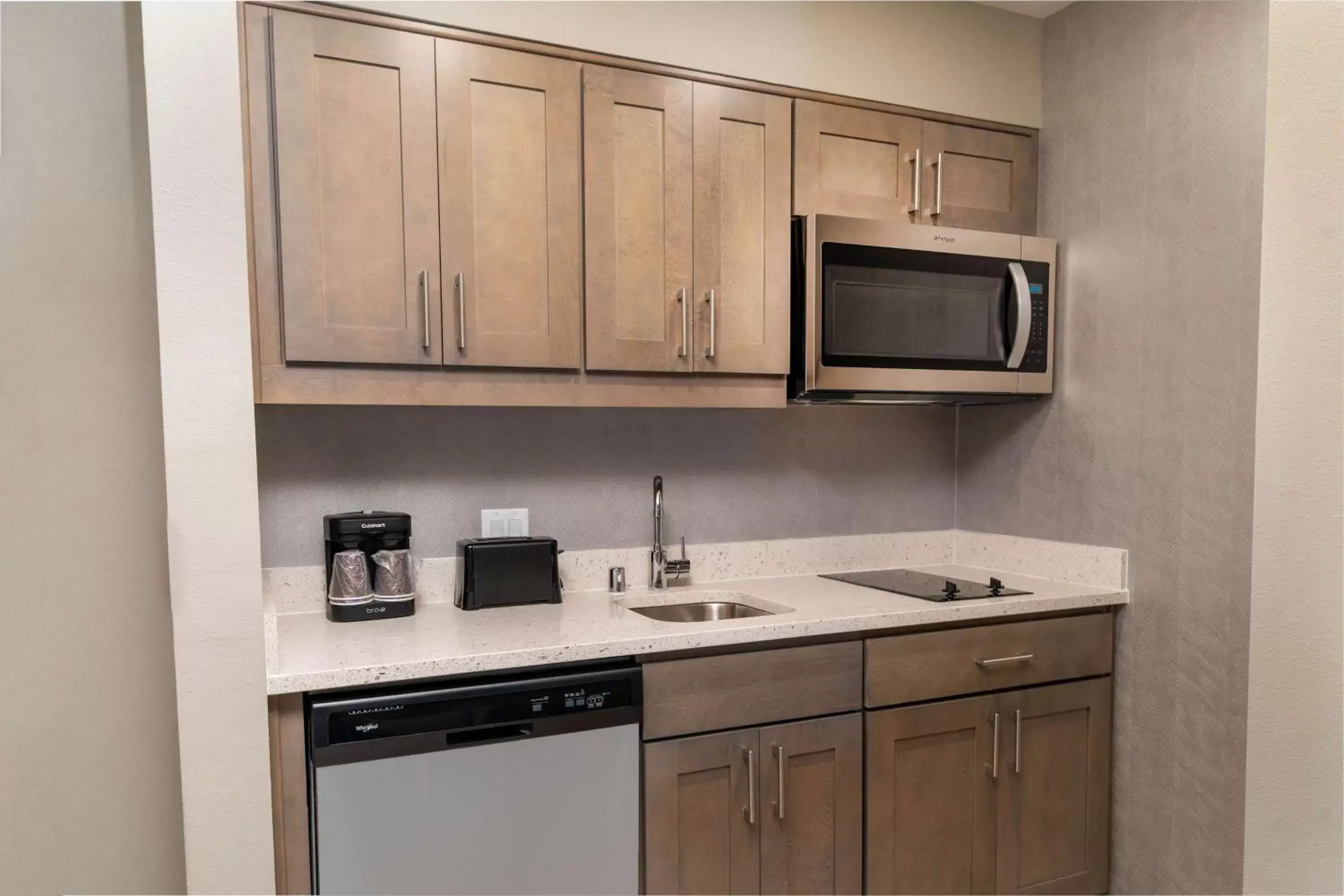 Bed, Kitchen/Kitchenette in Homewood Suites By Hilton Livermore, Ca