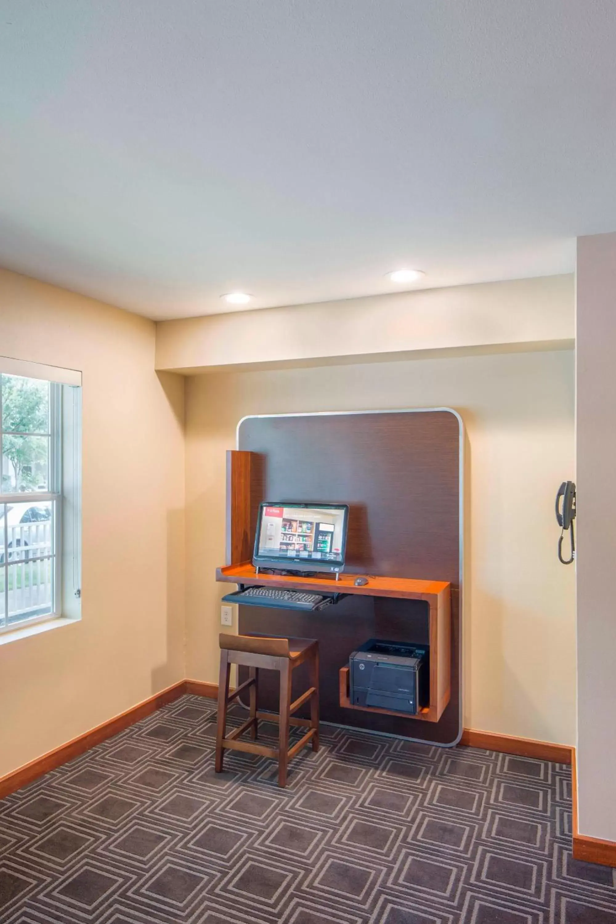 Business facilities, TV/Entertainment Center in TownePlace Suites by Marriott Portland Hillsboro