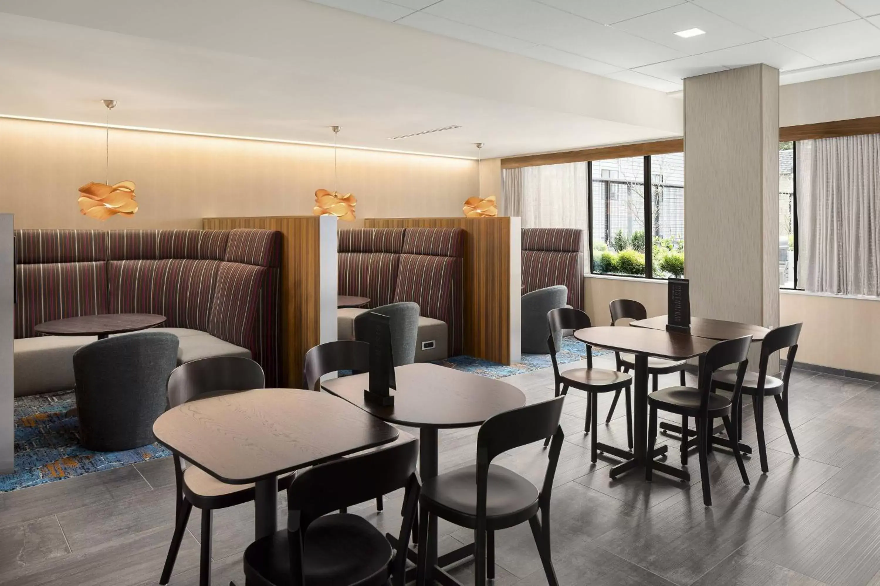 Lobby or reception, Lounge/Bar in Courtyard by Marriott Seattle Northgate