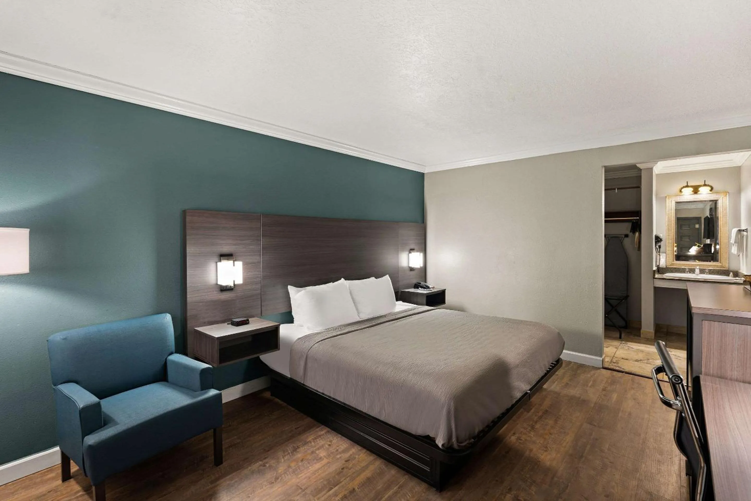 Bedroom, Bed in Travelodge by Wyndham Ocean Springs