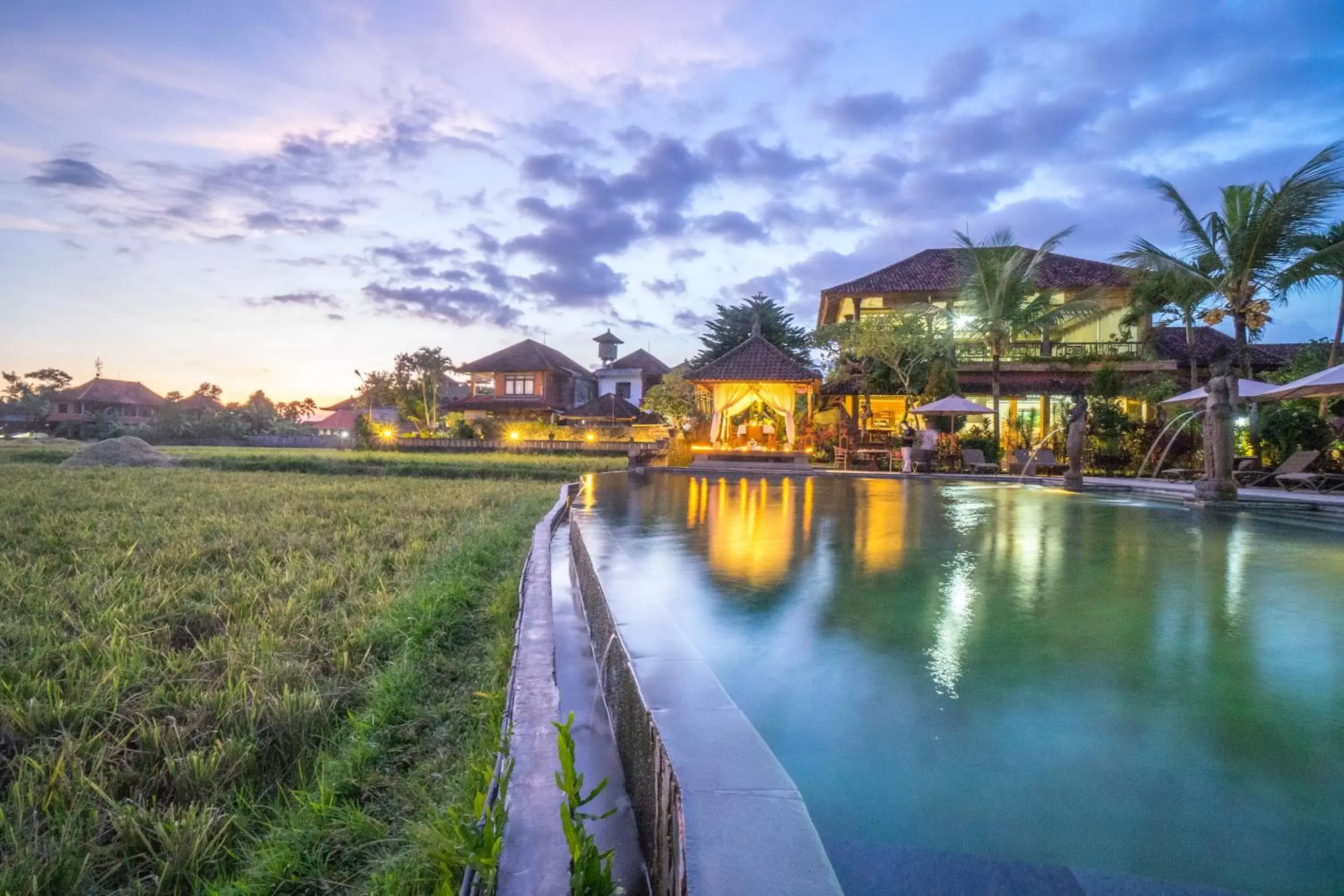 Swimming pool in Cendana Resort & Spa by Mahaputra