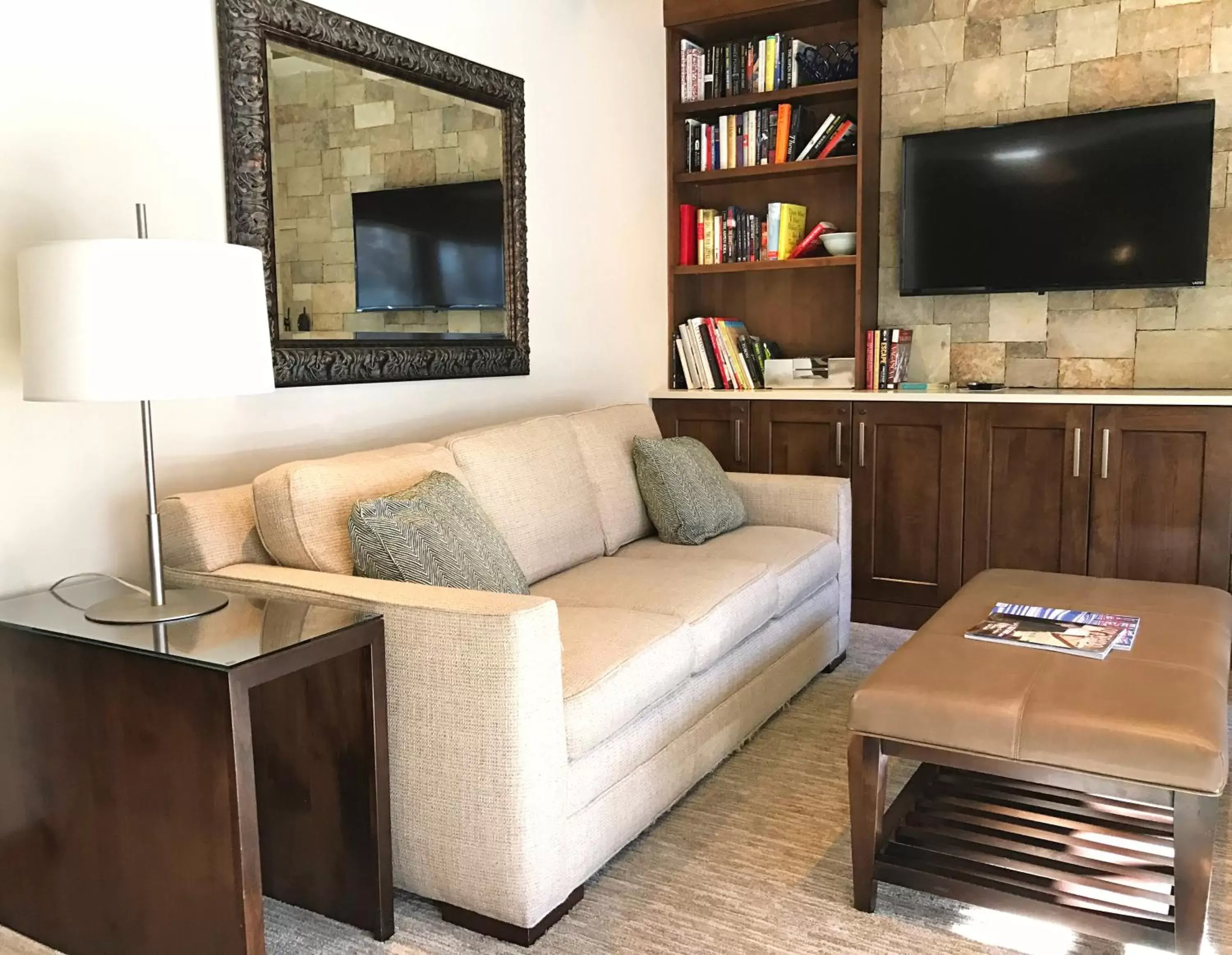 Living room, Seating Area in Aspen Square Condominium Hotel