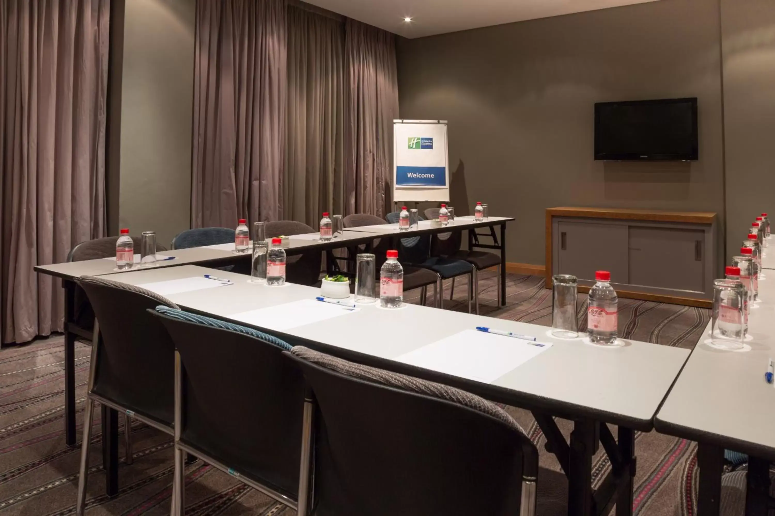Meeting/conference room in Holiday Inn Express Durban - Umhlanga, an IHG Hotel