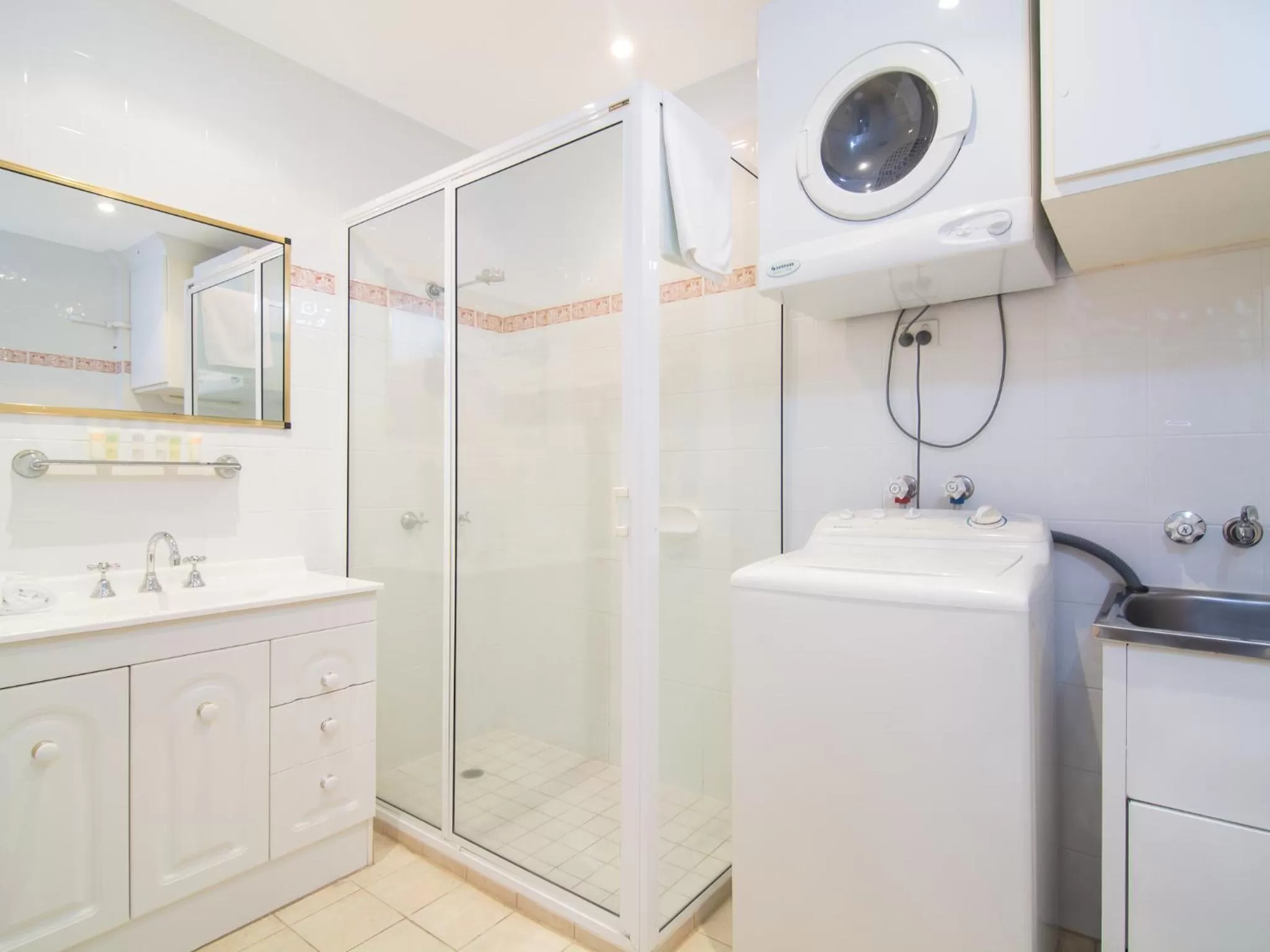 Bathroom in Garrick House