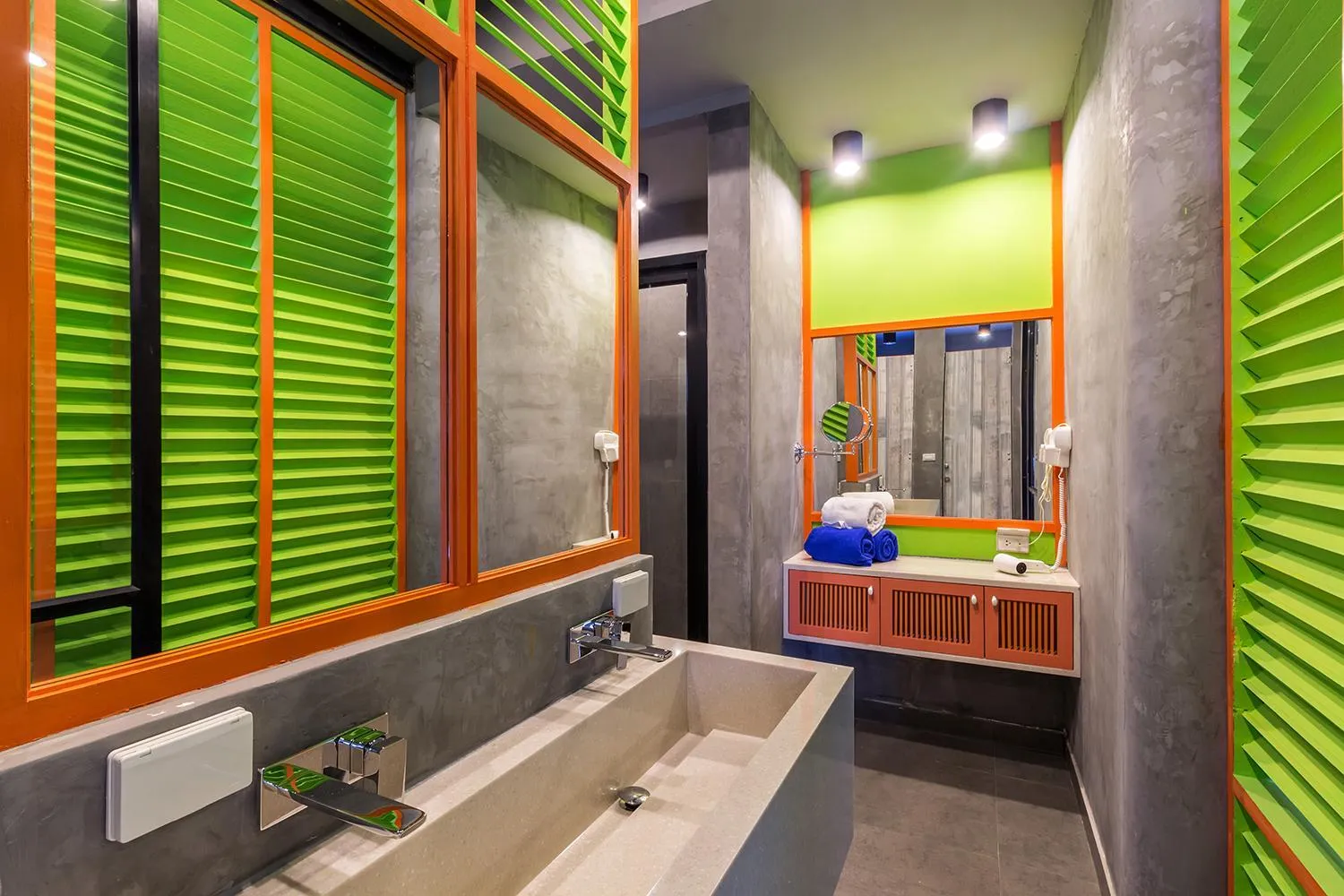 Bathroom in iSanook Hostel