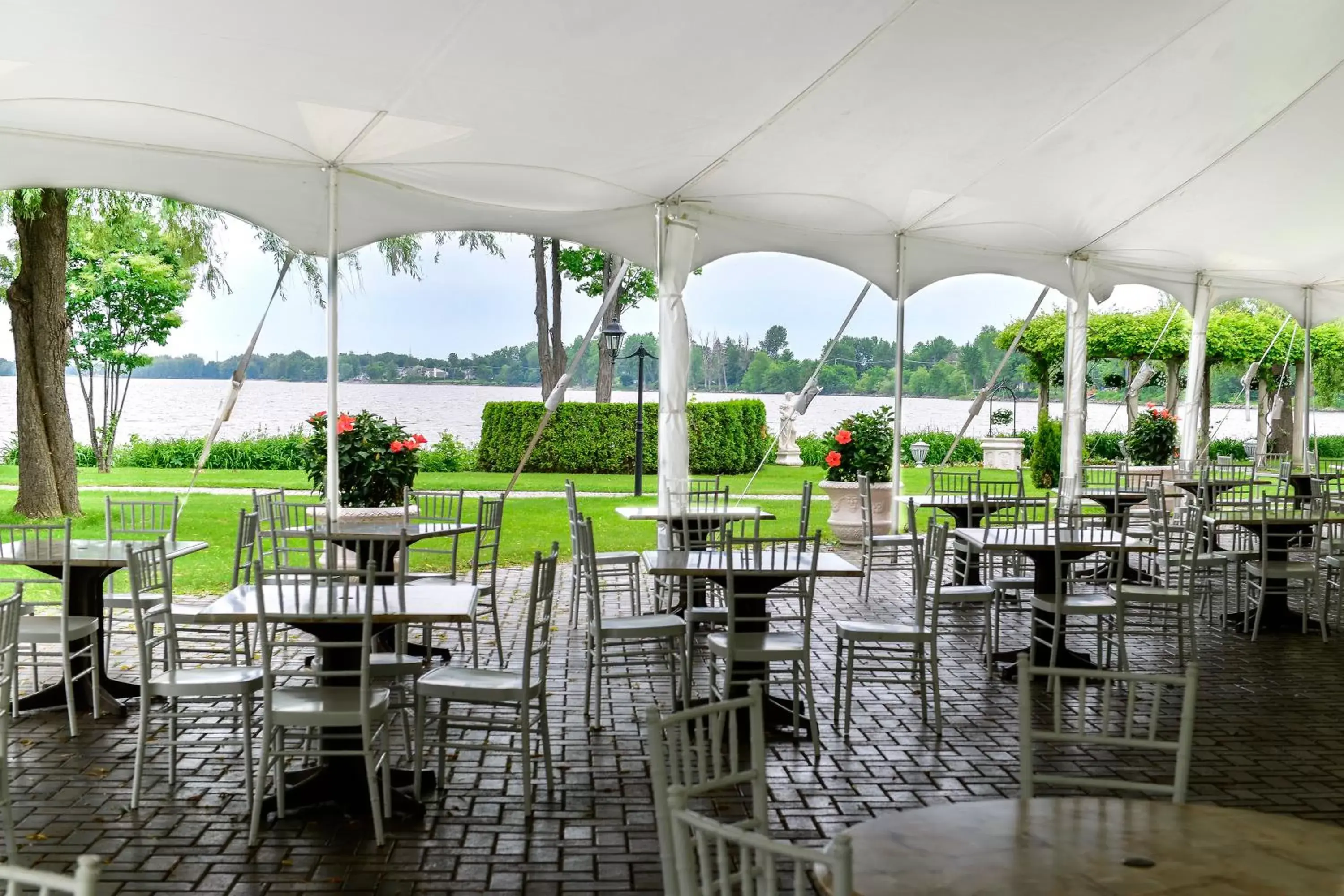 Natural landscape, Restaurant/Places to Eat in Chateau Vaudreuil