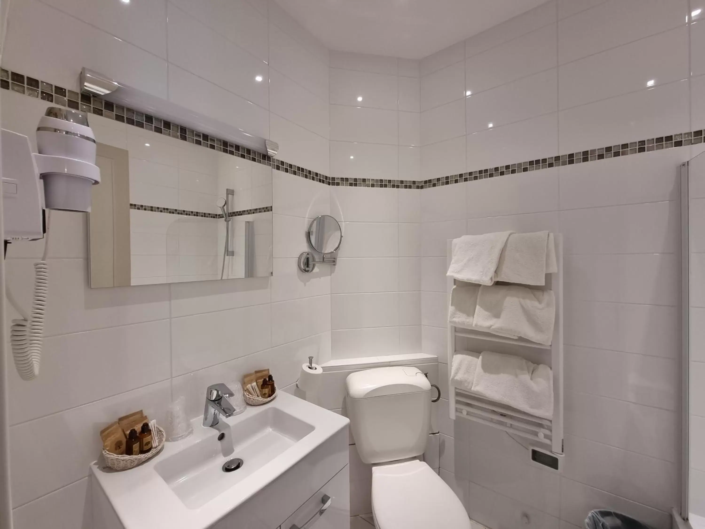 Bathroom in Hôtel Océanic - Grands Magasins