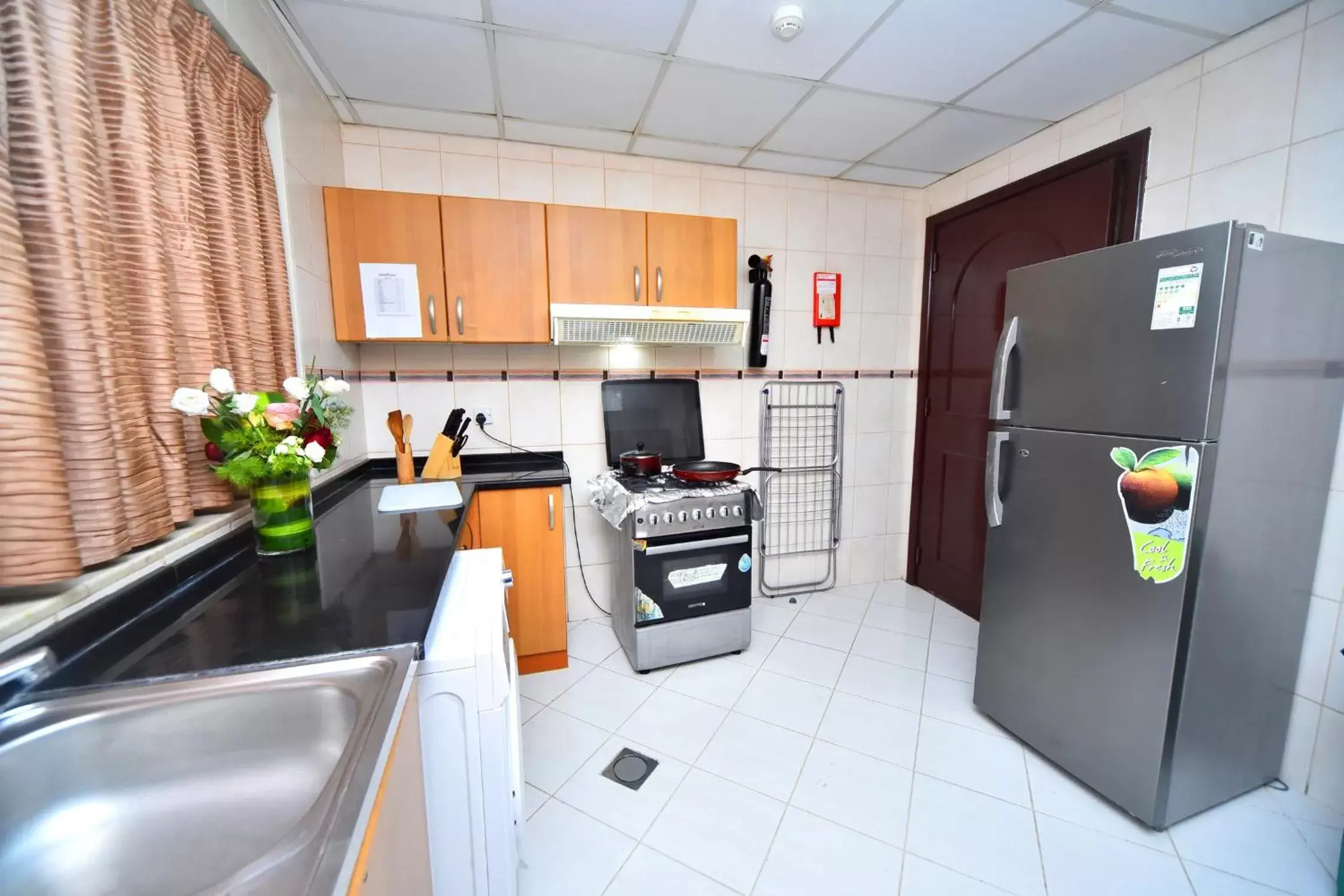 Kitchen or kitchenette, Kitchen/Kitchenette in Emirates Stars Hotel Apartments Sharjah