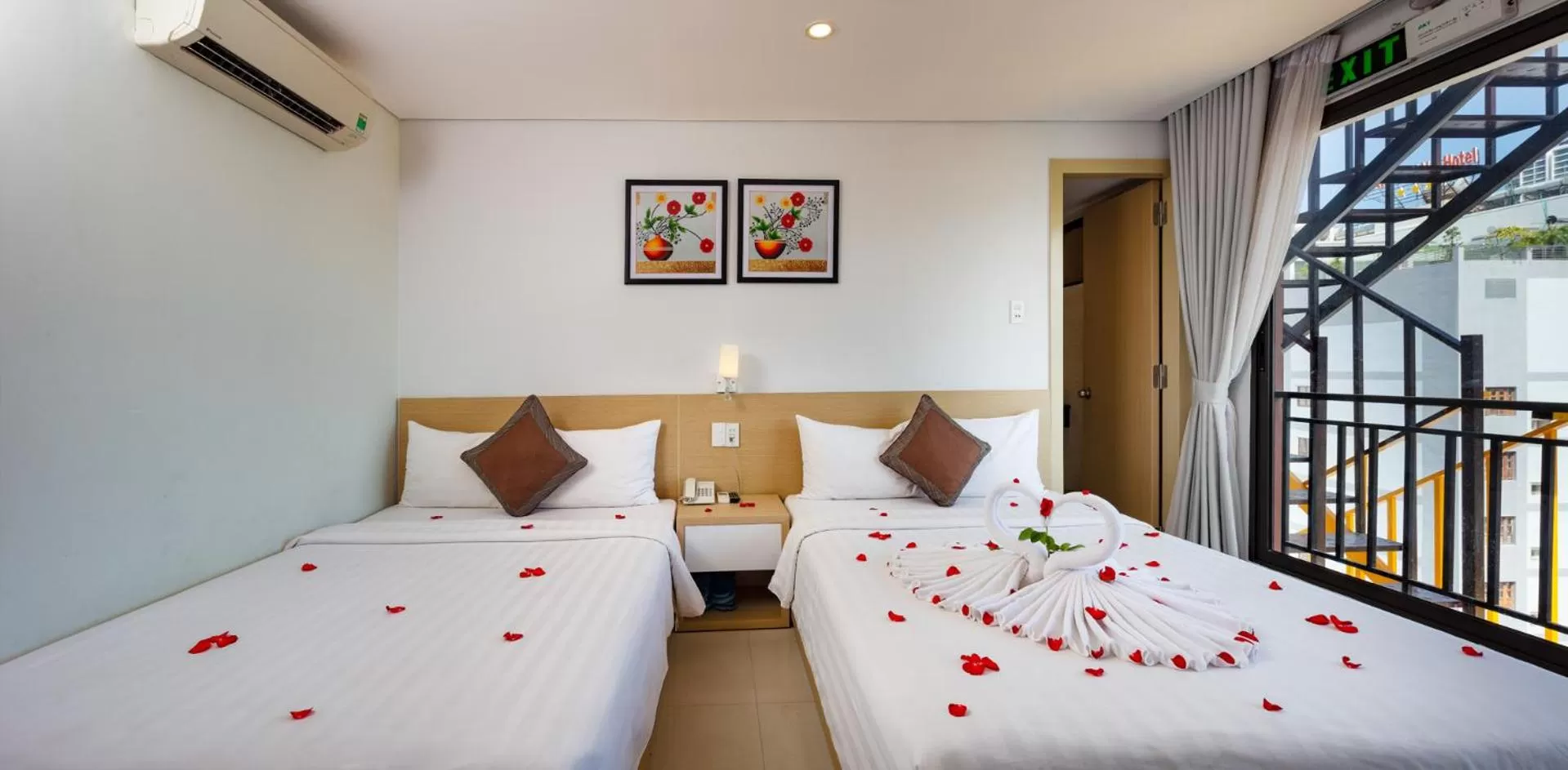 Bedroom, Bed in Love Hotel