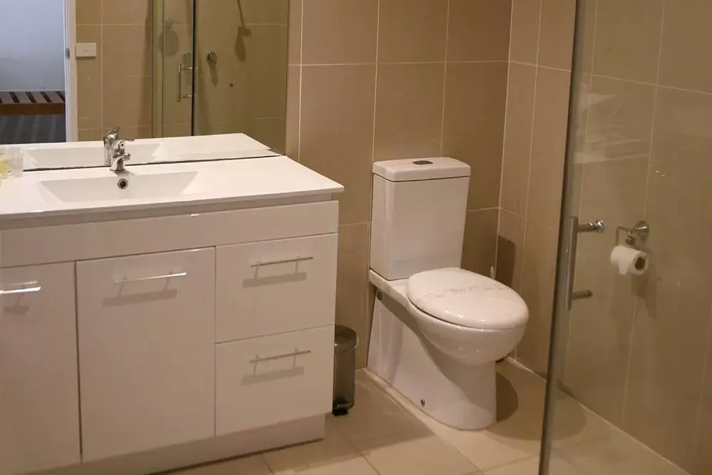 Bathroom in Footscray Motor Inn and Serviced Apartments