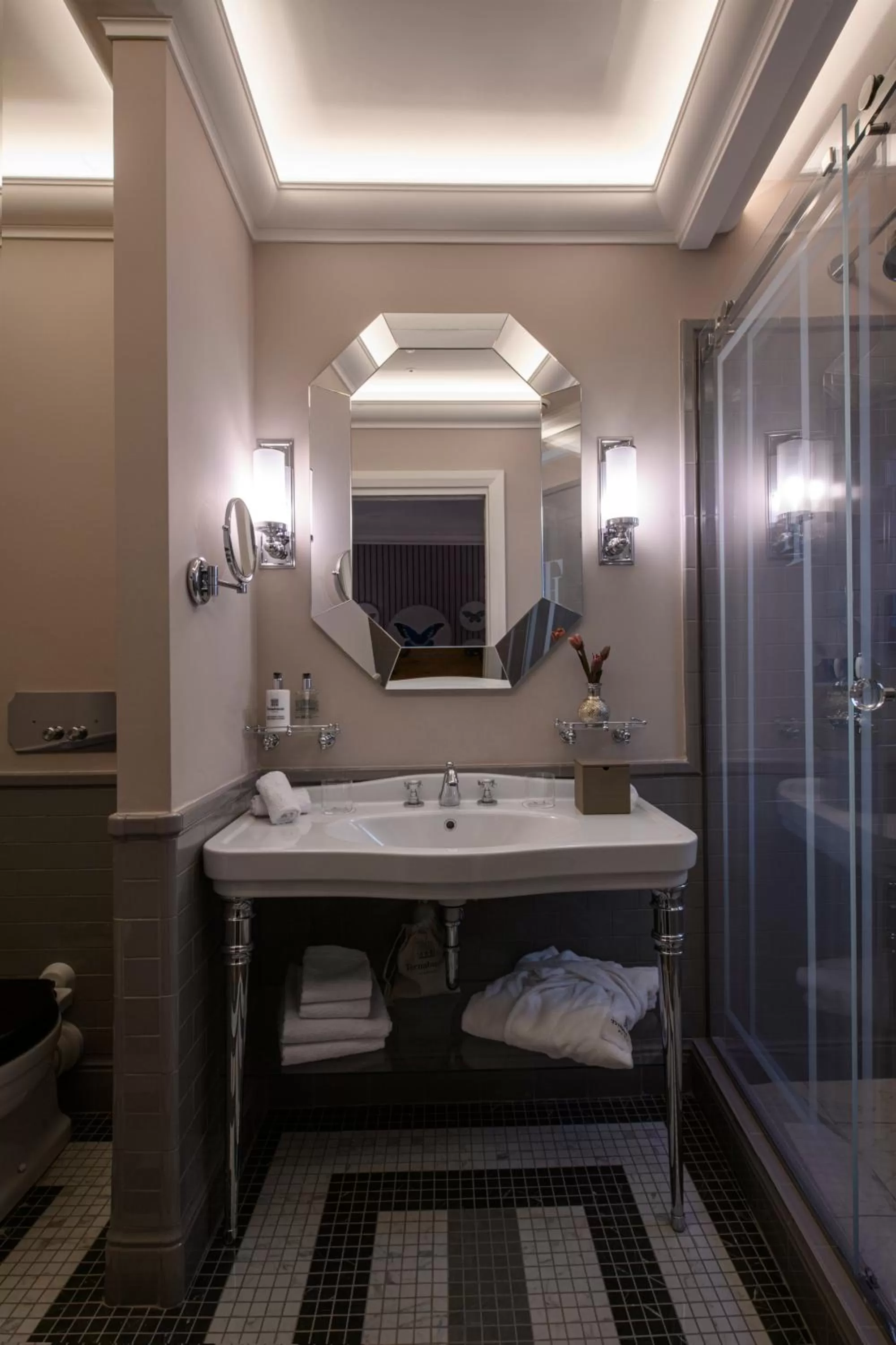 Bathroom in IL Tornabuoni The Unbound Collection by Hyatt