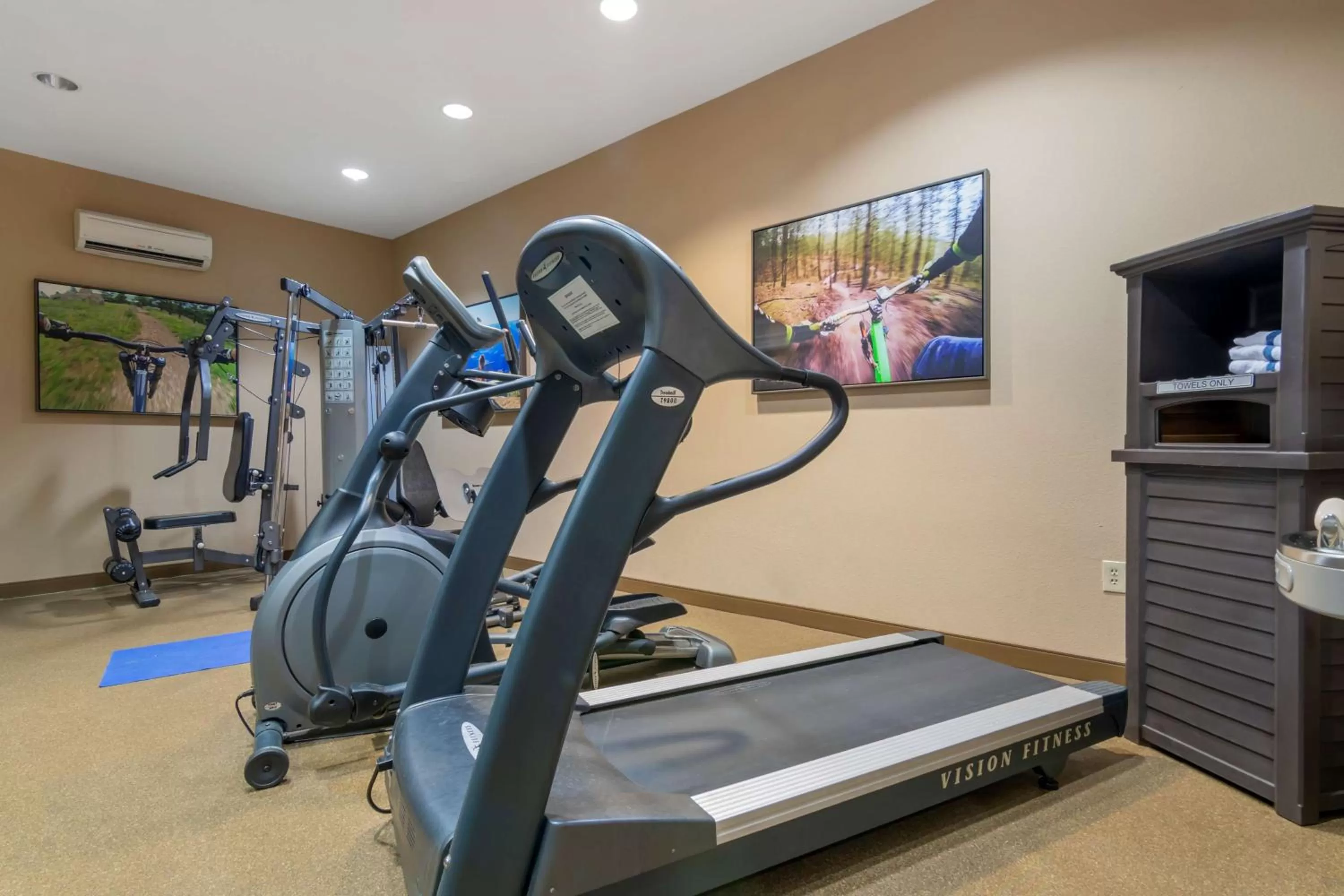Fitness centre/facilities in Best Western Plus Butterfield Inn
