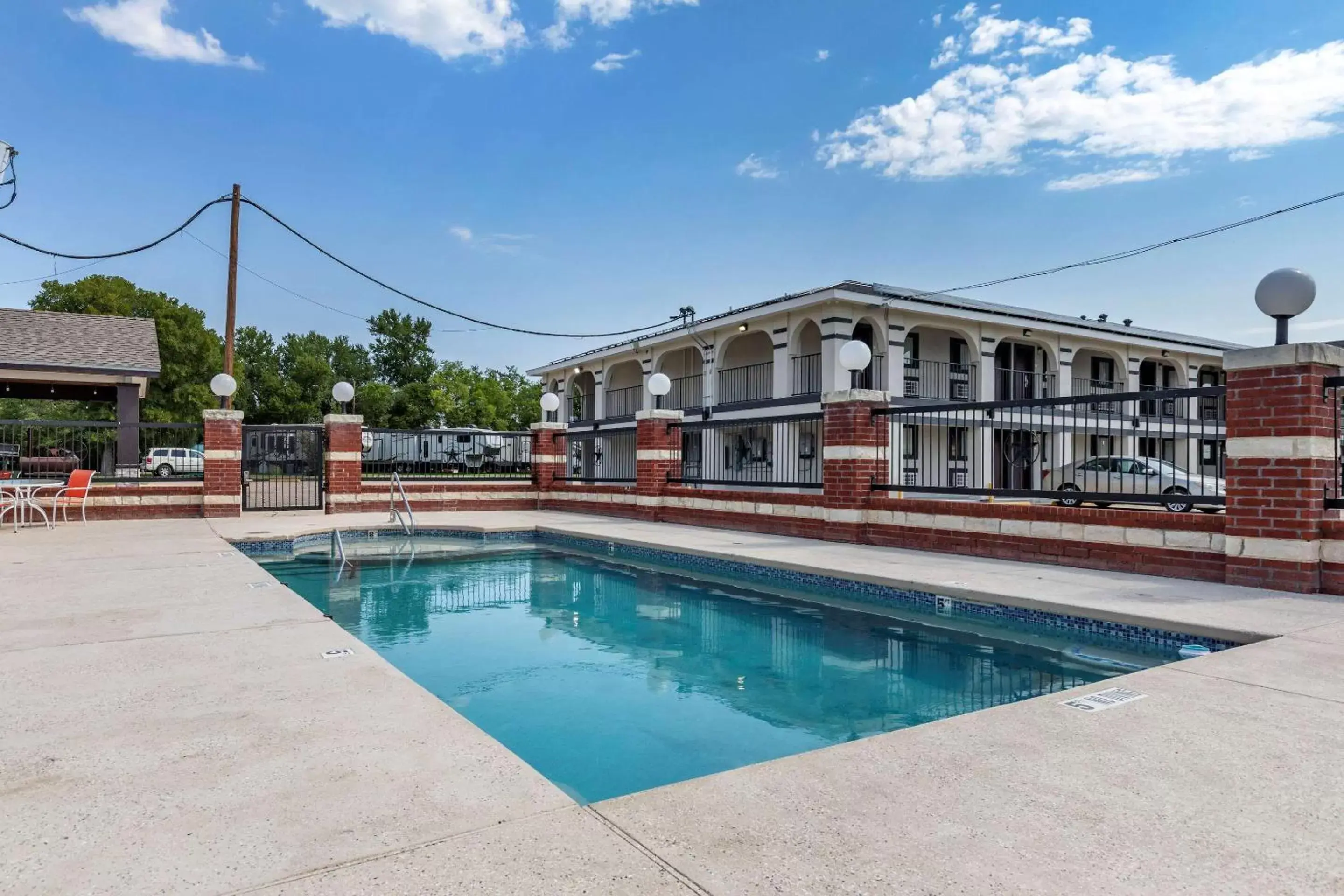 Swimming Pool in Quality Inn