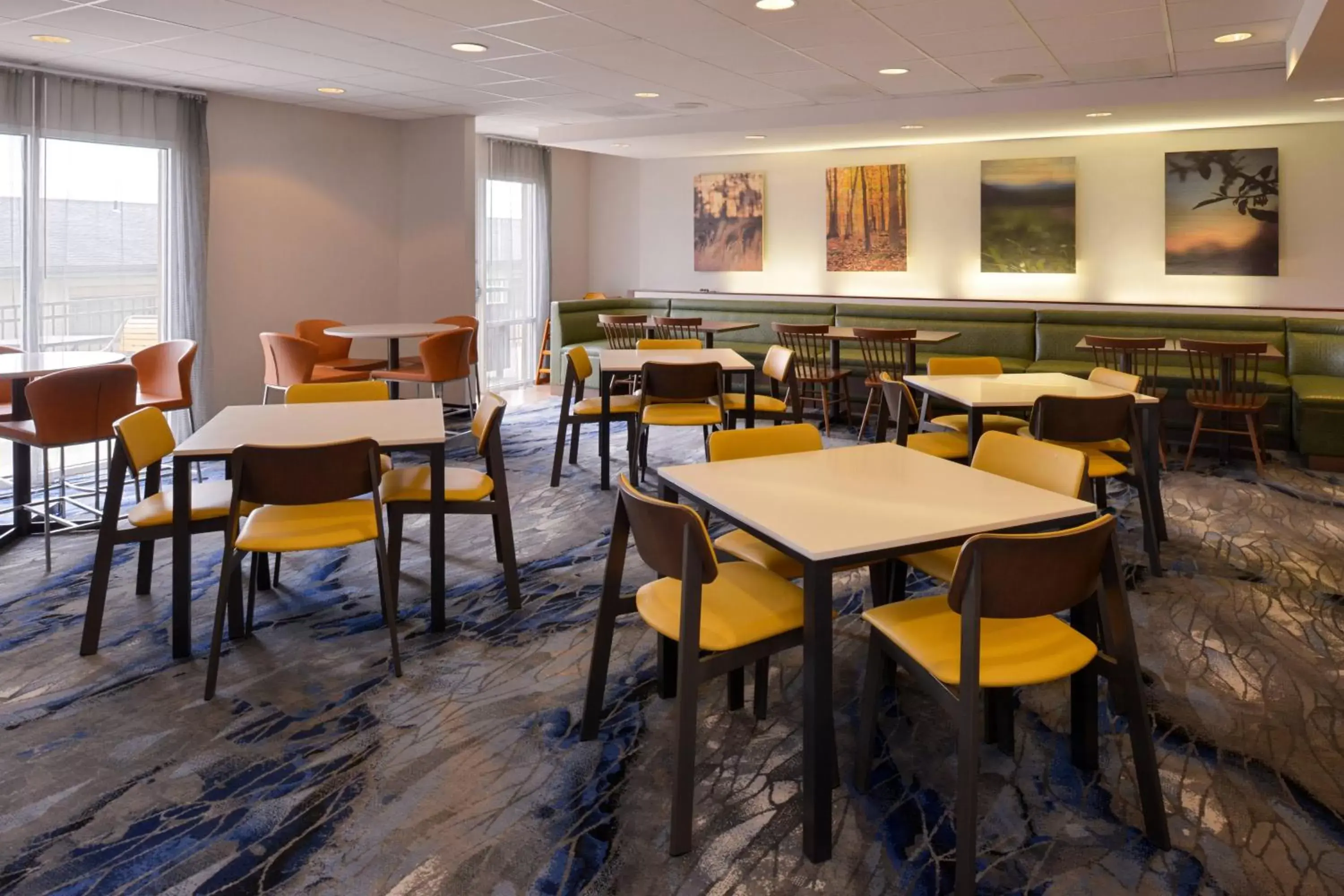 Breakfast, Restaurant/Places to Eat in Fairfield Inn & Suites by Marriott Cedar Rapids