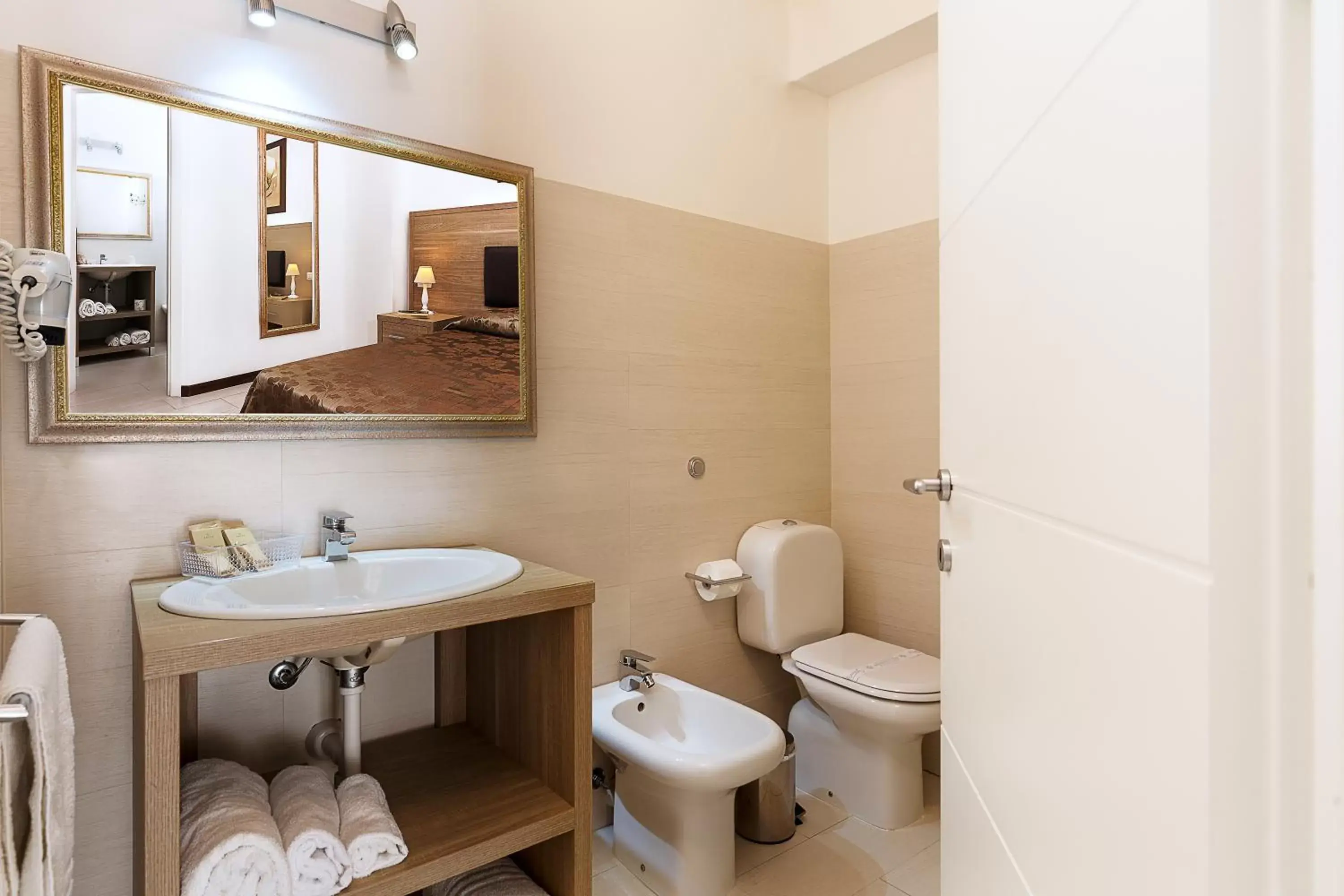 Shower, Bathroom in Le Residenze del Centro