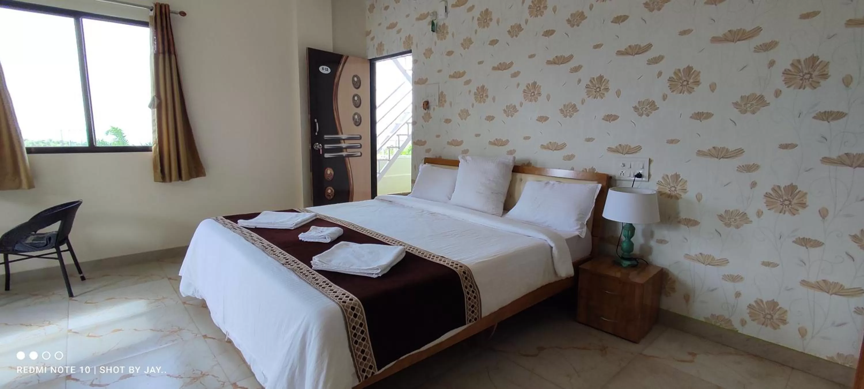 Bed in Mango Valley Resort Ganpatipule