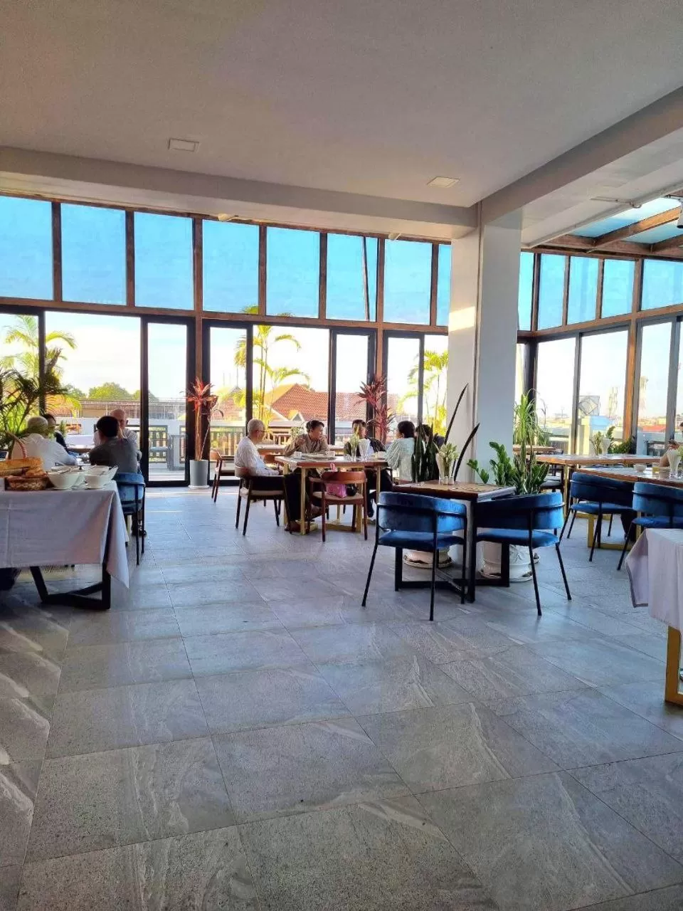 Restaurant/places to eat in Homewood Hotel