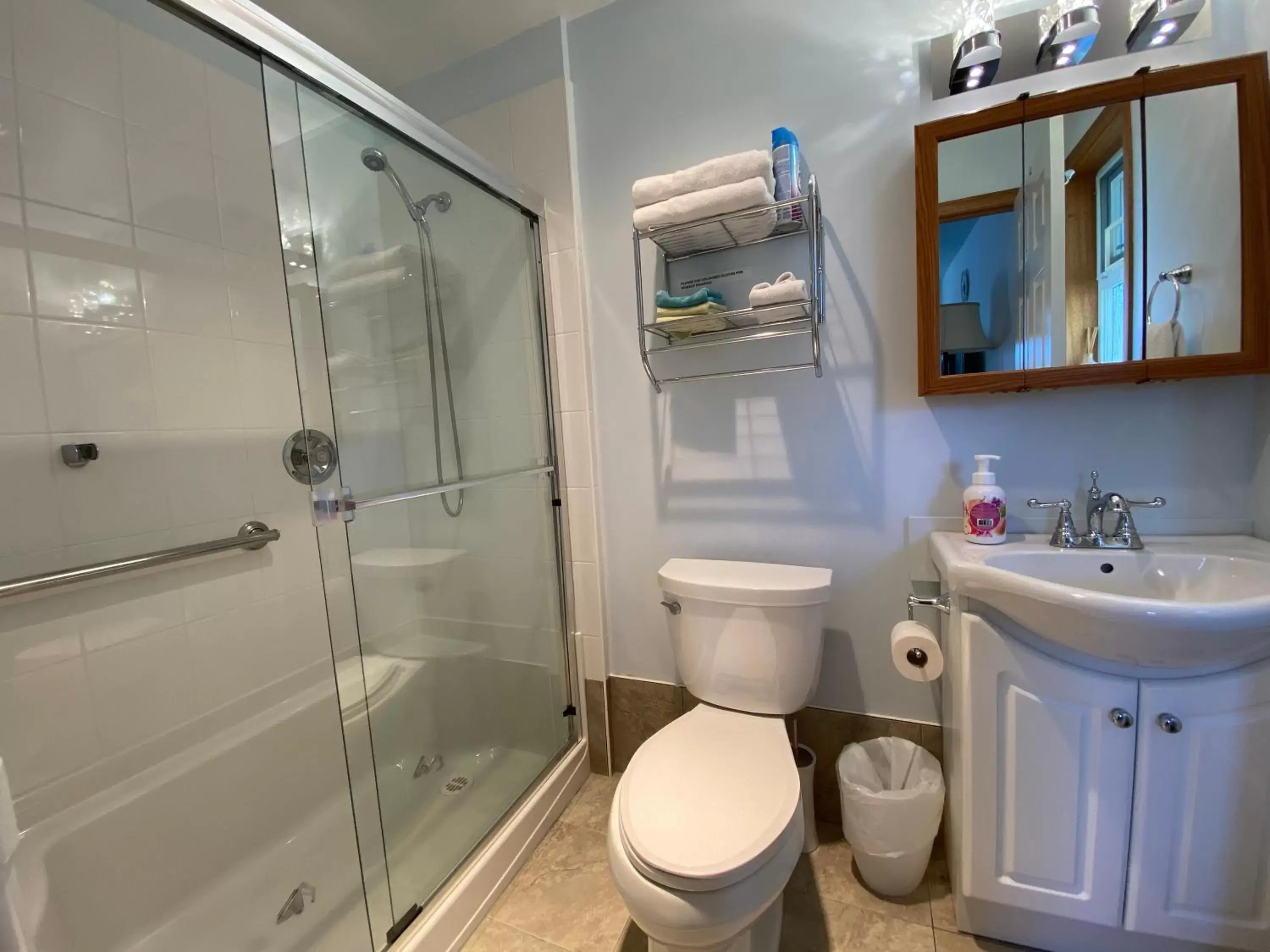 Superior Queen Room - single occupancy in Crown House B&B Superior Queen Room - single occupancy in Crown House B&B