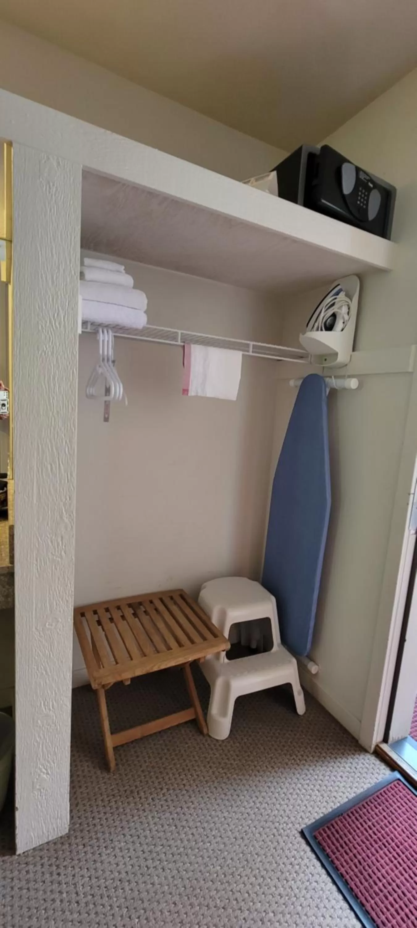 Bedroom in Hot Springs Inn