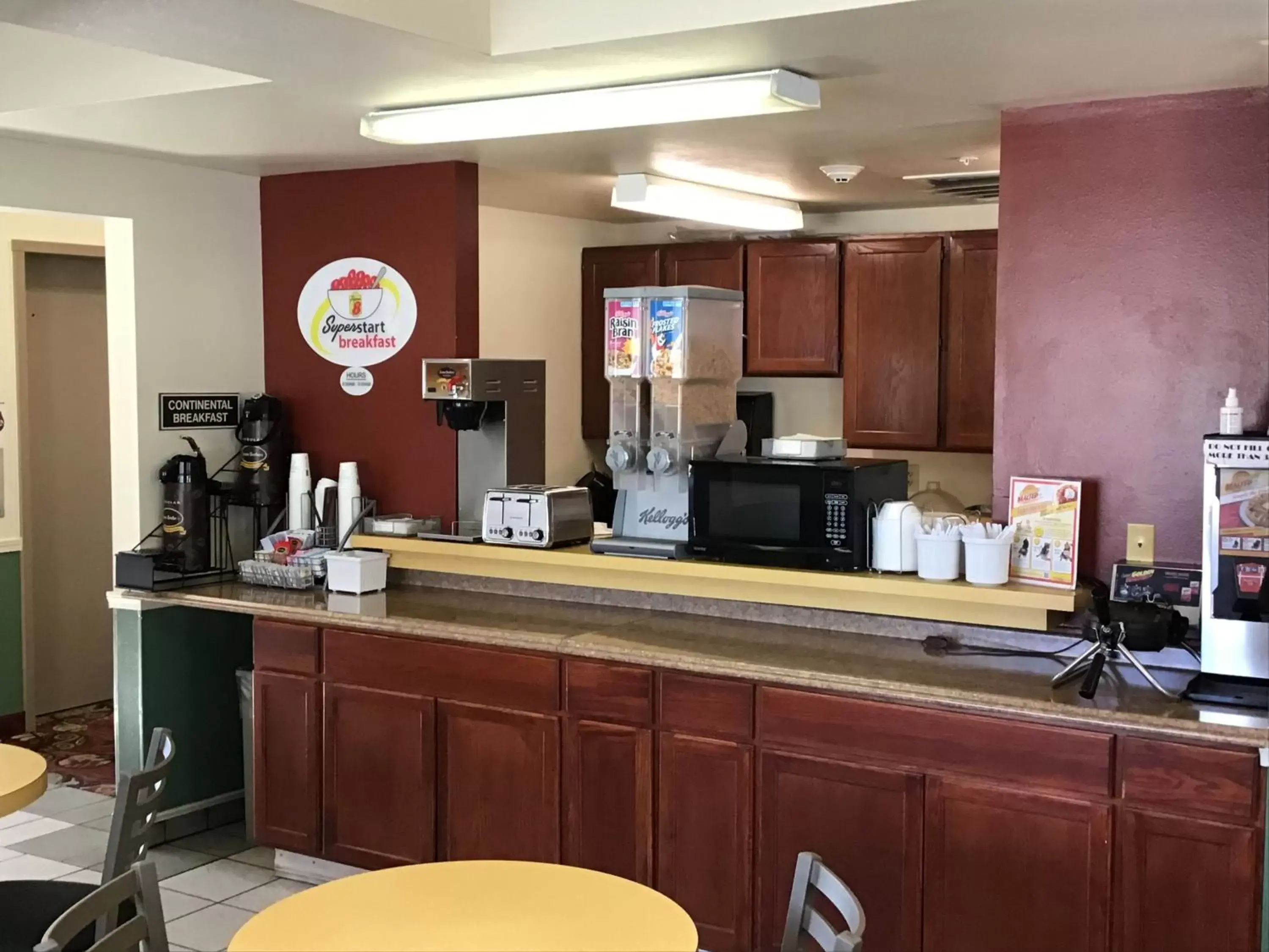 Super 8 by Wyndham Salmon Super 8 by Wyndham Salmon