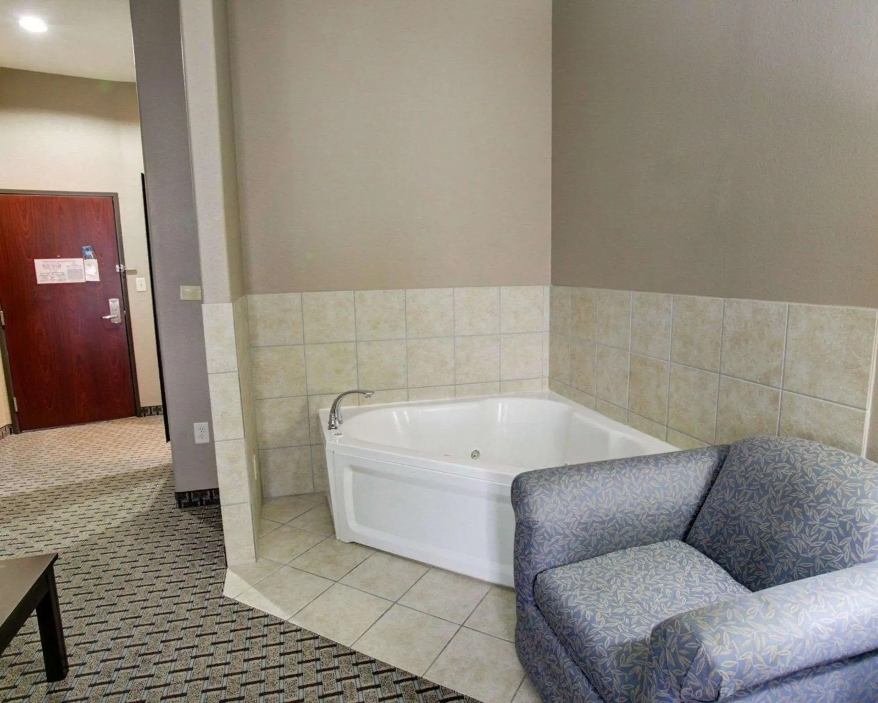 Photo of the whole room, Bathroom in Comfort Suites Bastrop