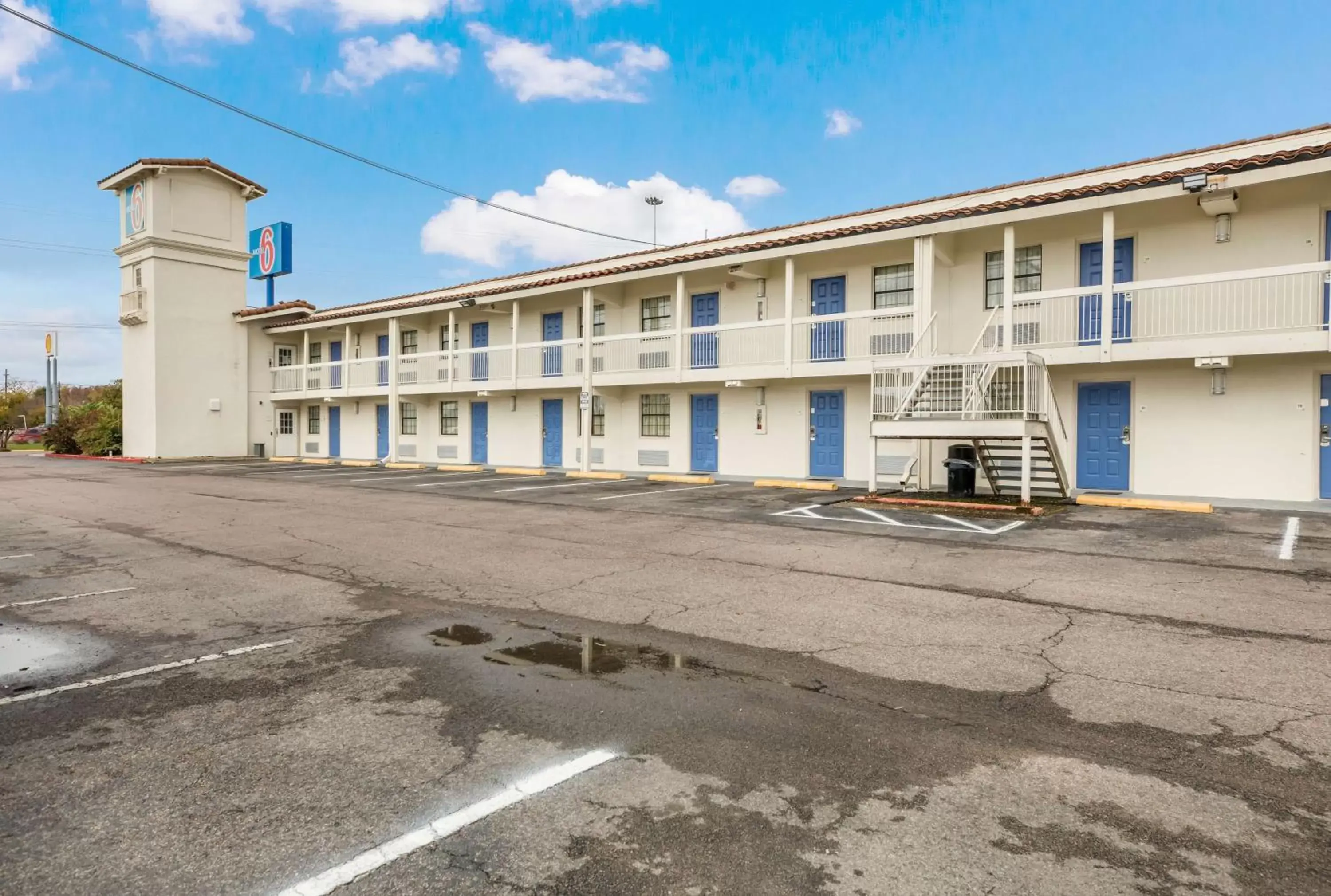 Property Building in Motel 6-Beaumont, TX