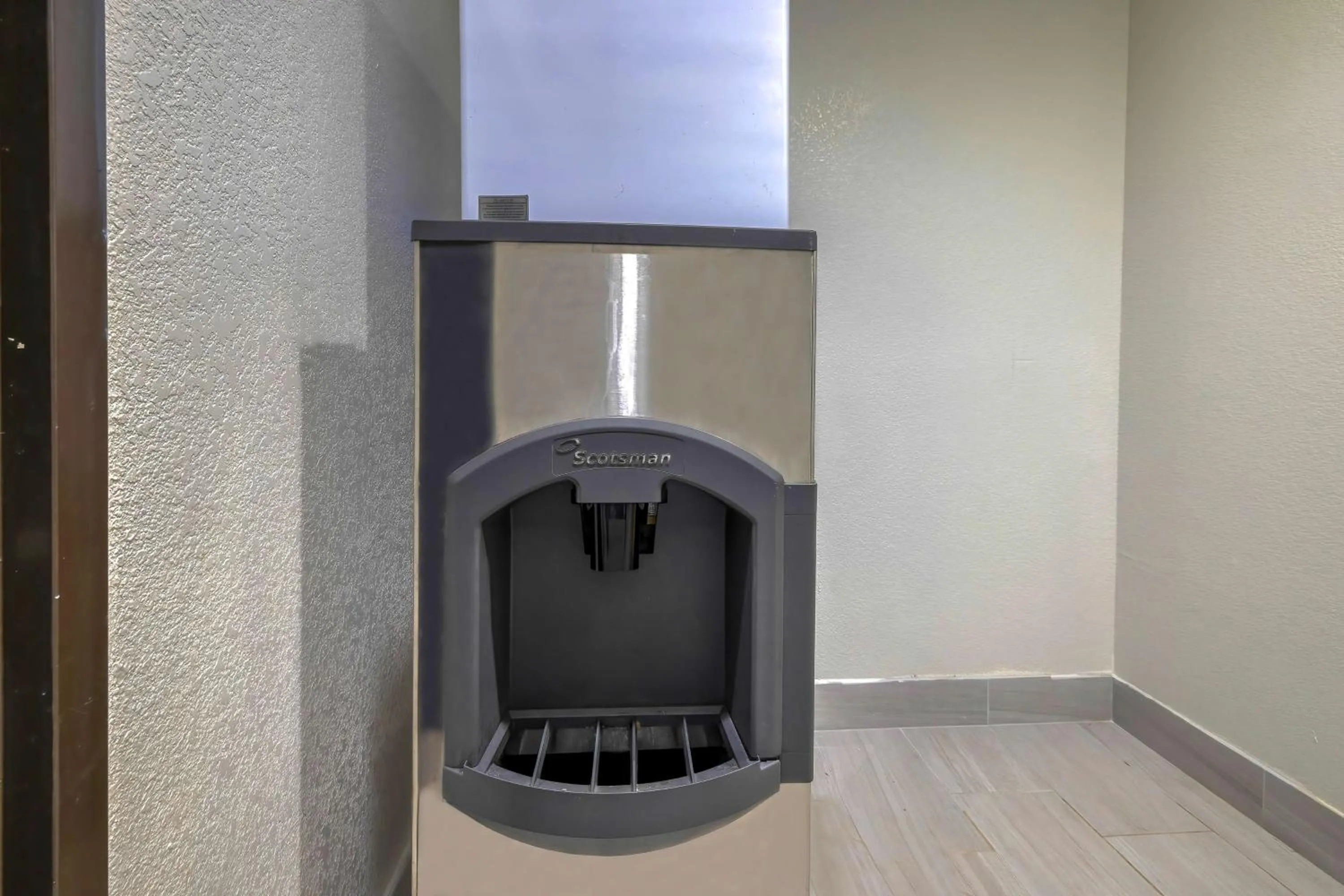 Property building in Motel 6-Cedar Park, TX