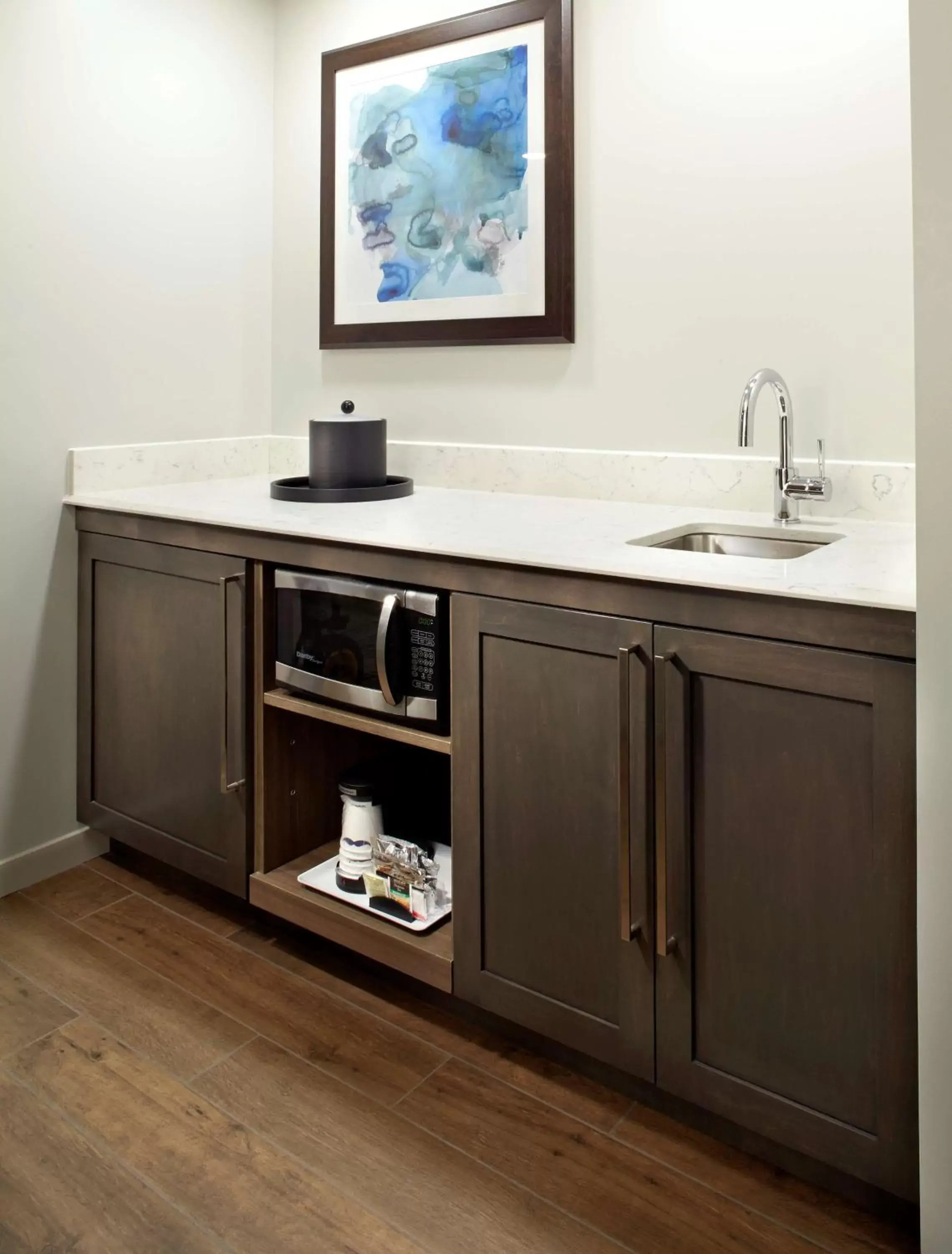Kitchen or kitchenette in Hampton Inn & Suites Pittsburgh Airport South/Settlers Ridge