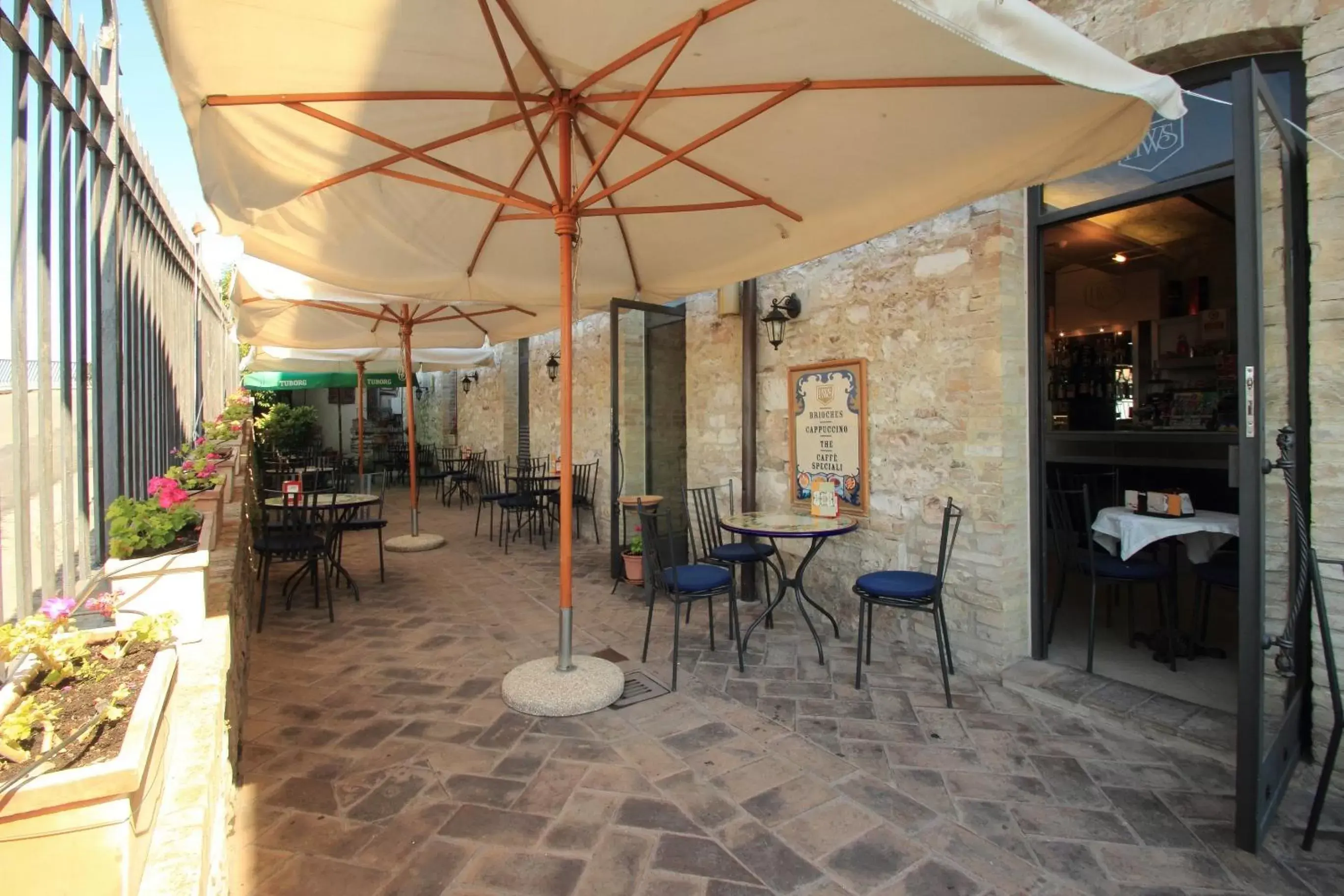 Patio, Restaurant/Places to Eat in Hotel Windsor Savoia