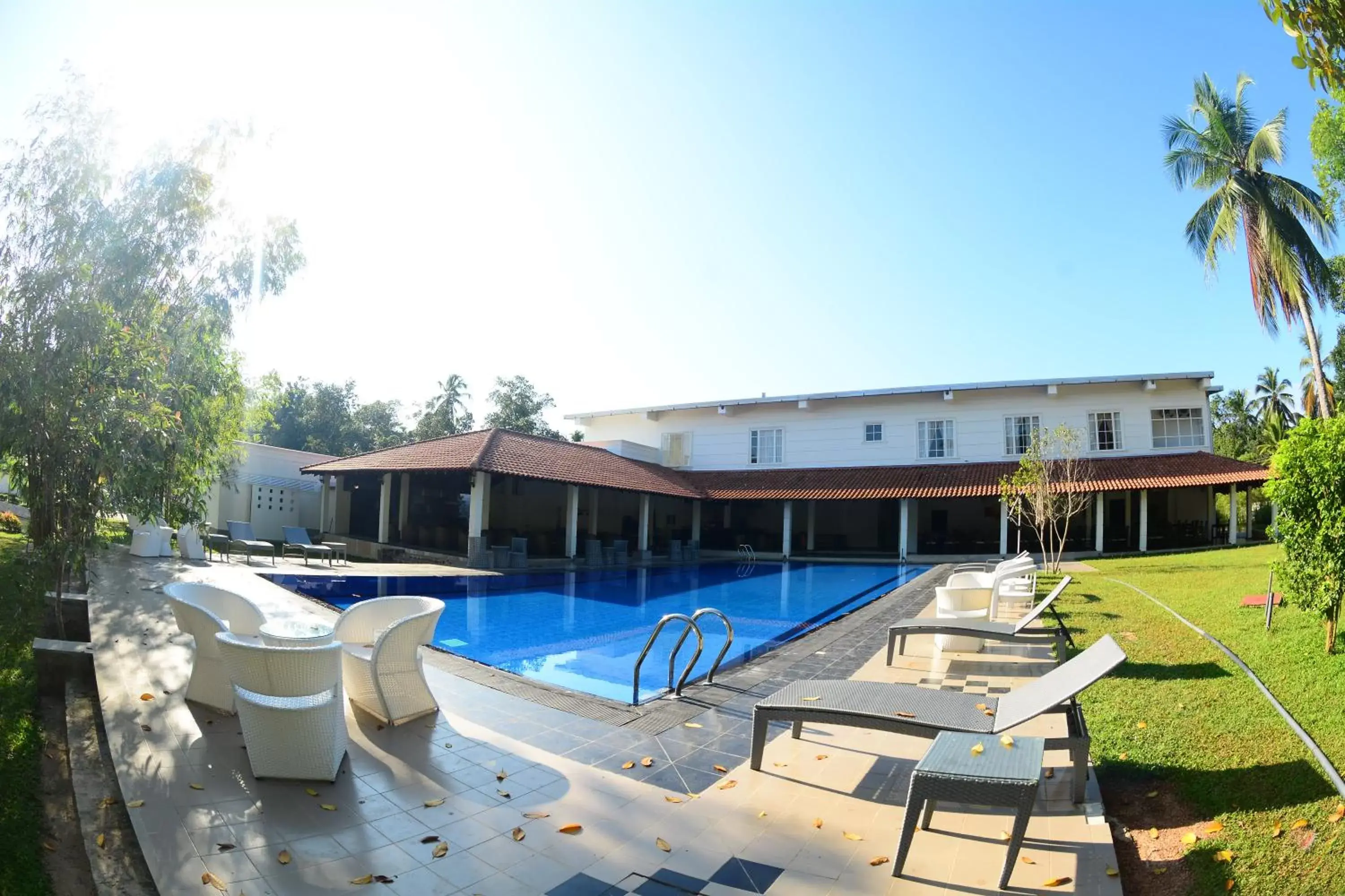 Garden view, Swimming Pool in The Covanro Airport Hotel - Katunayake