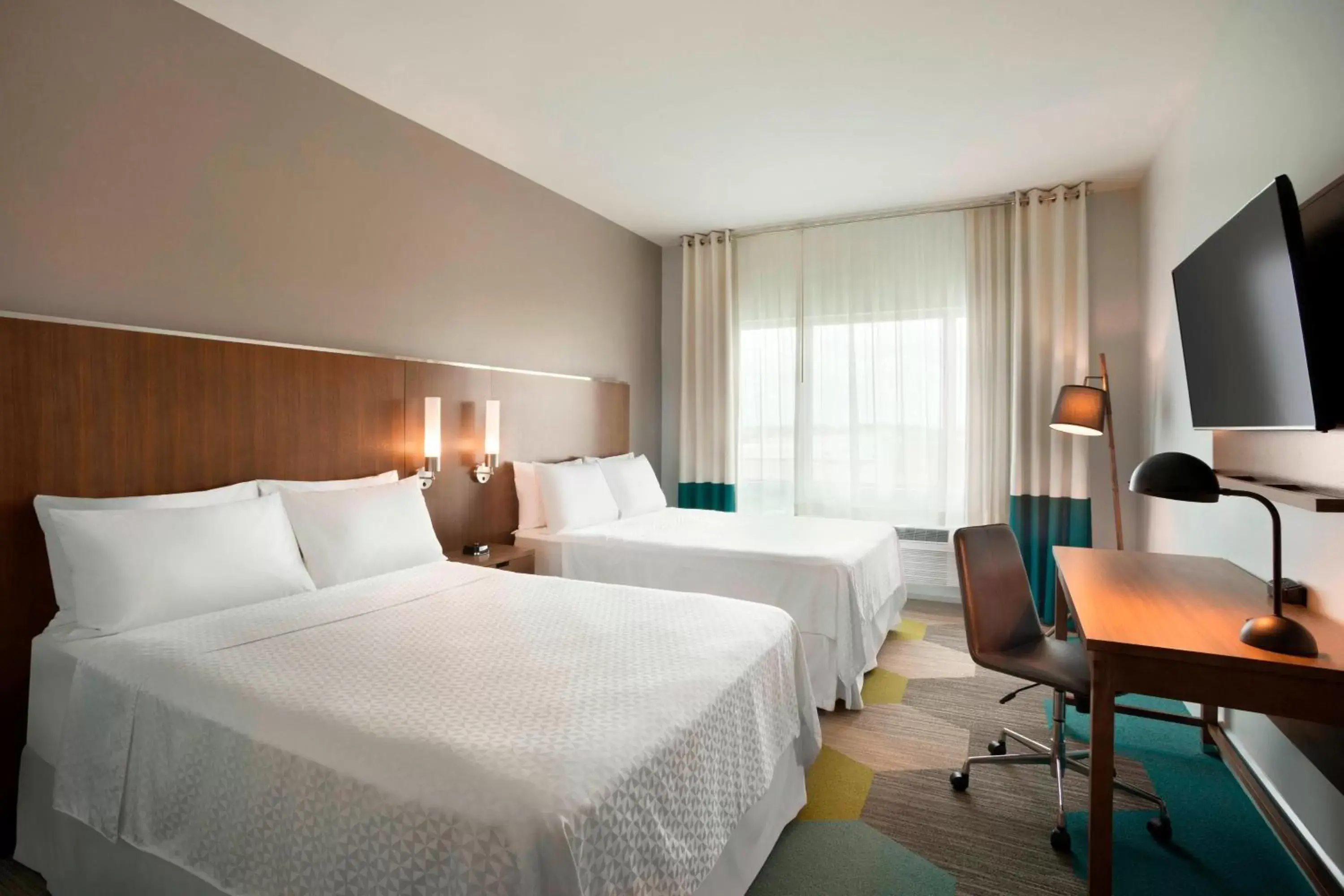 Bedroom, Bed in Four Points by Sheraton Miami Airport