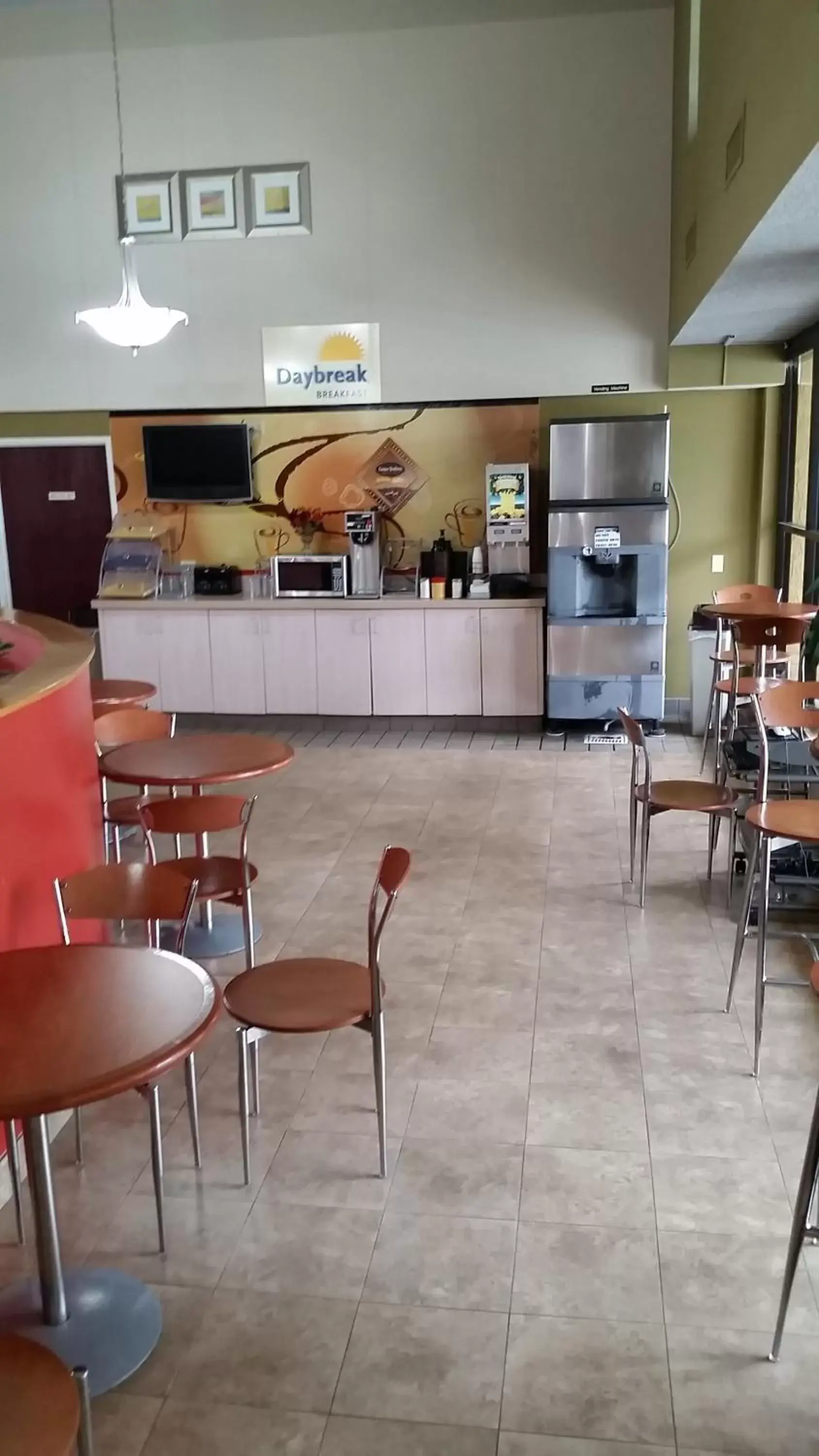 Lounge or bar, Lounge/Bar in Days Inn by Wyndham Buena Park