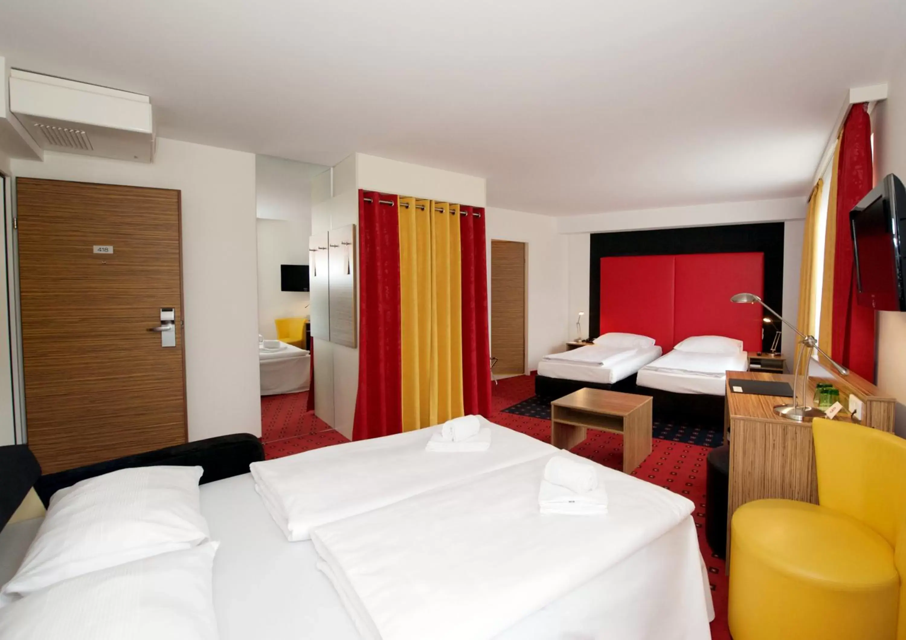 Bed in Senator Hotel Vienna