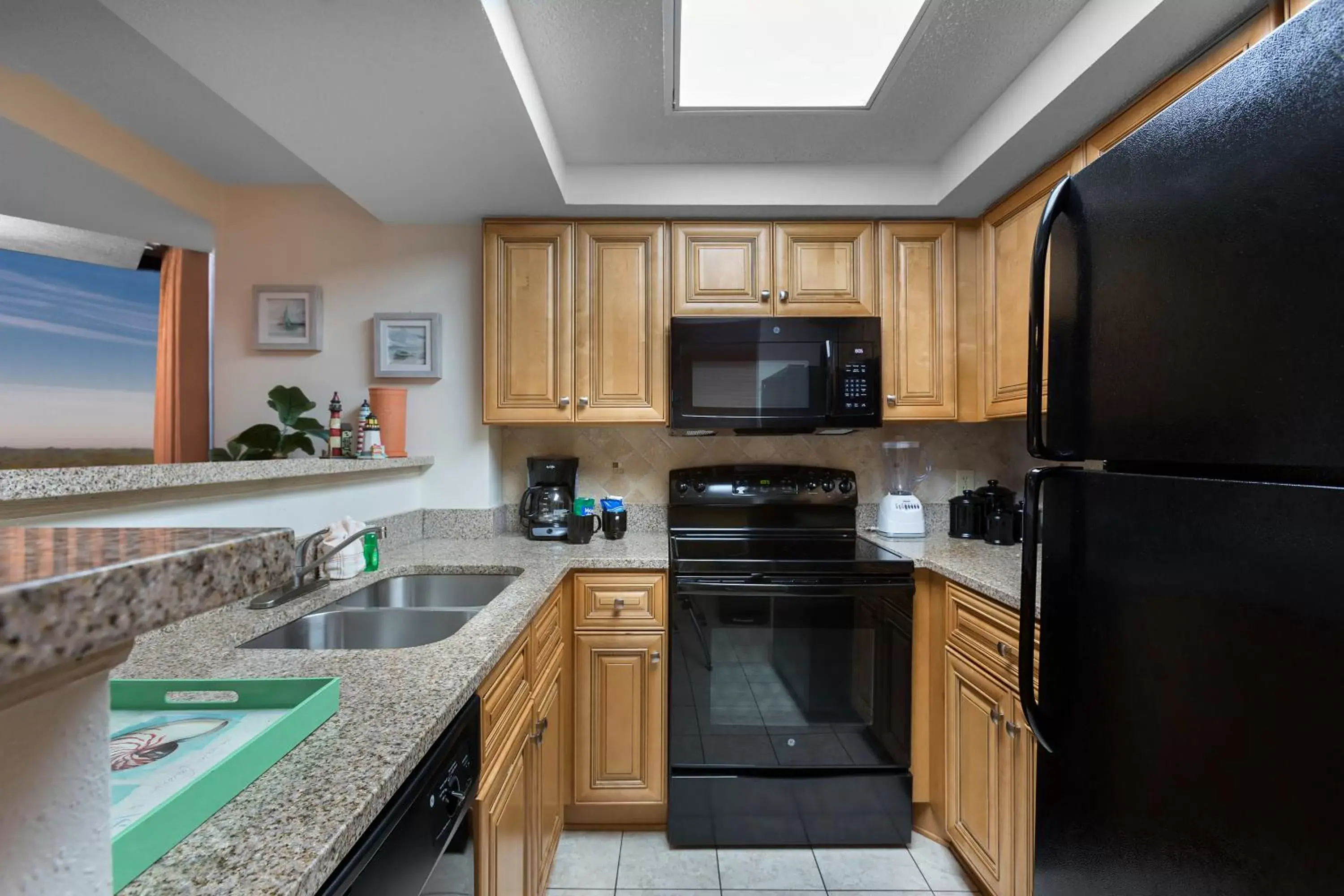 Kitchen or kitchenette, Kitchen/Kitchenette in Beach Colony Resort