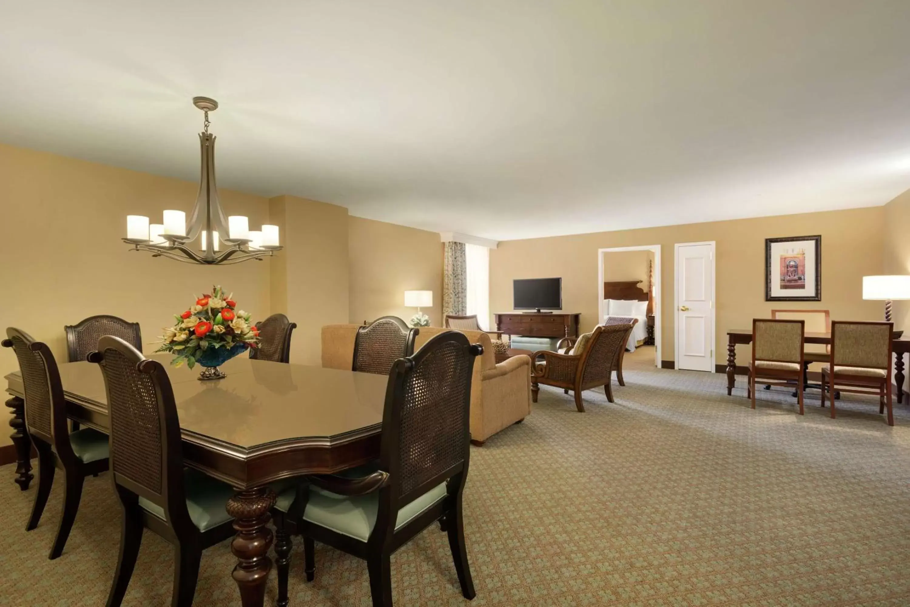 Bedroom, Restaurant/Places to Eat in Embassy Suites Savannah Historic District