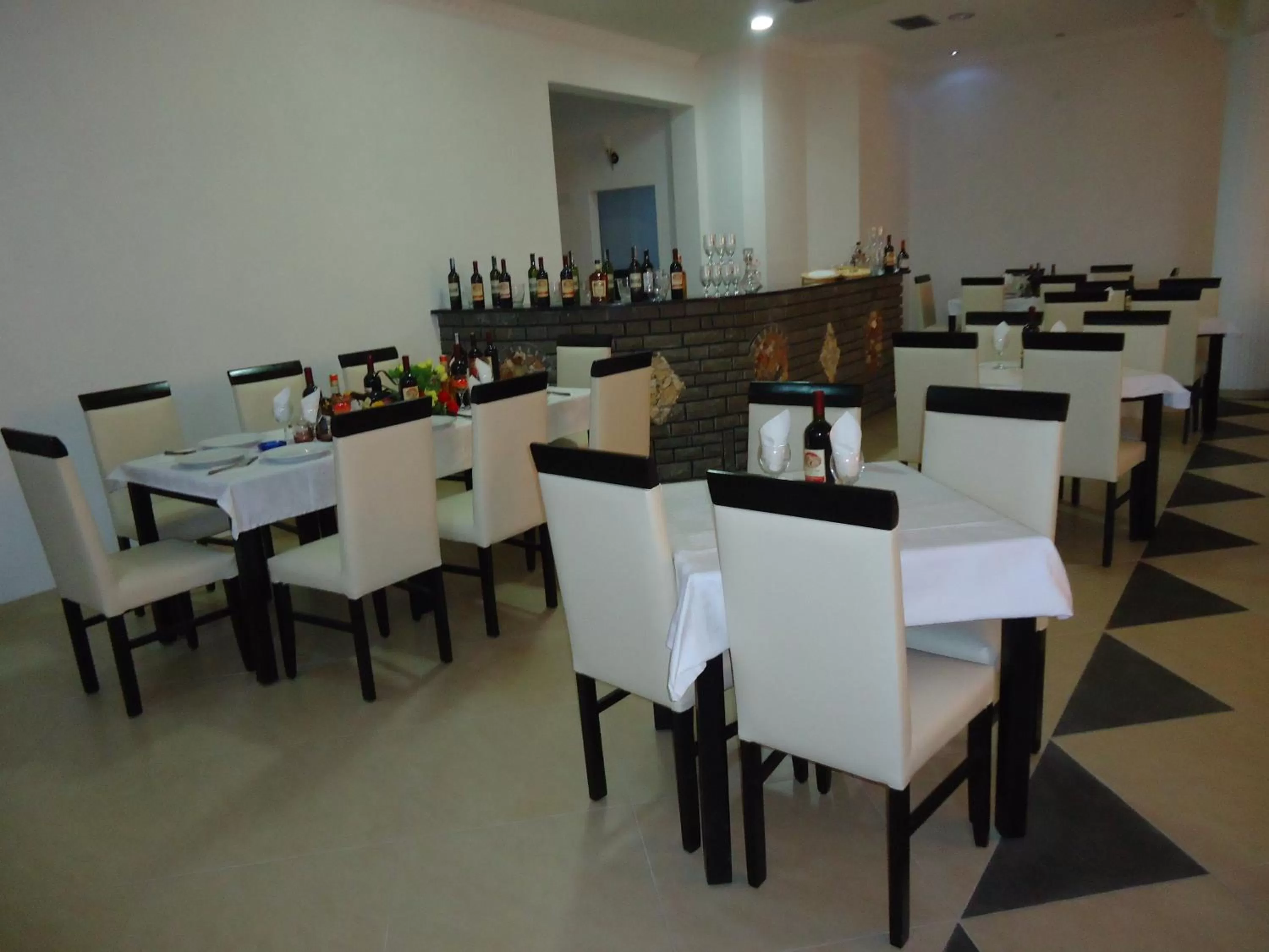 Restaurant/places to eat in Hotel Albatros