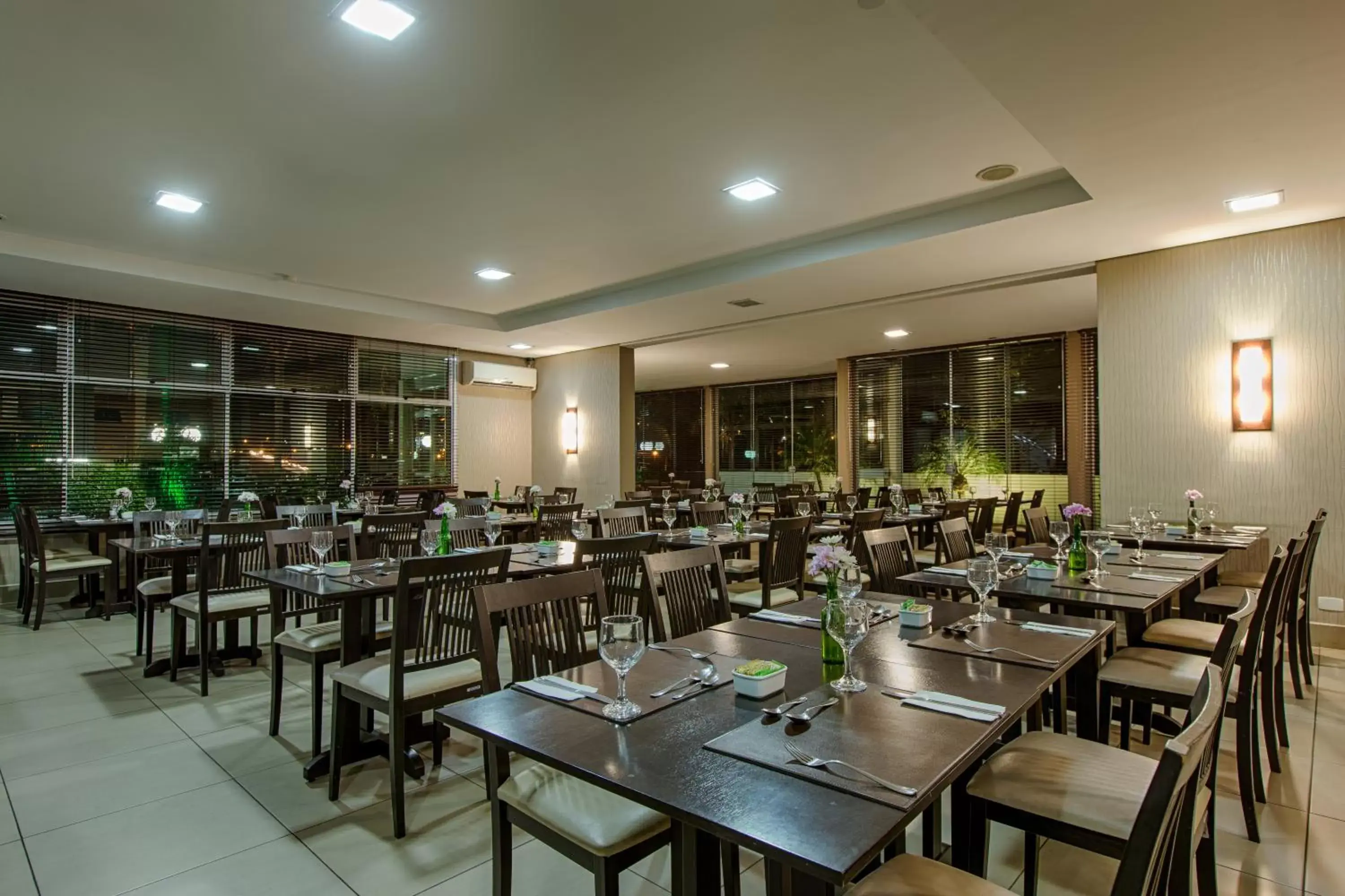 Restaurant/Places to Eat in Comfort Suites Londrina
