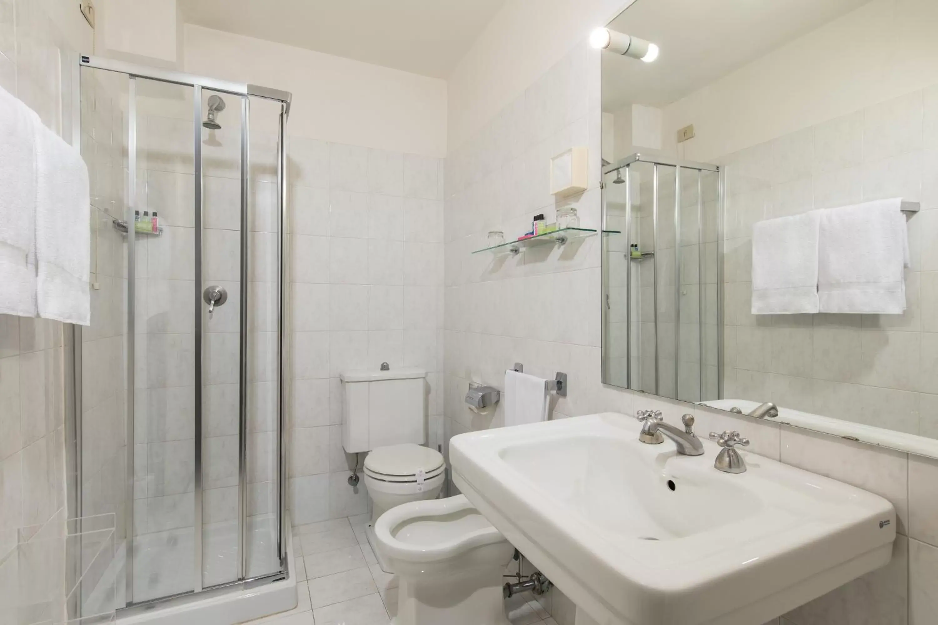 Toilet, Bathroom in Hotel Quirinale