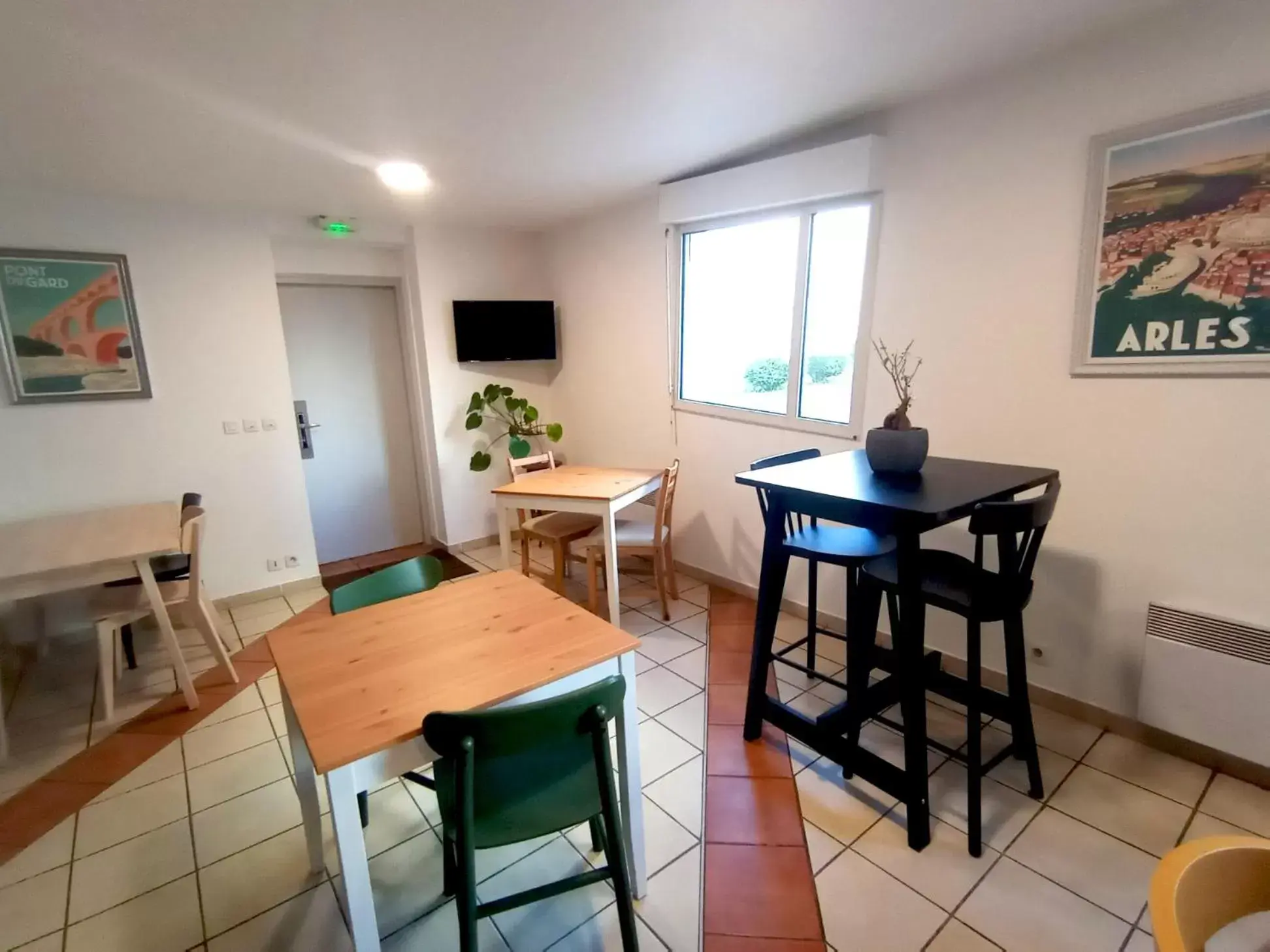 Property building, Dining Area in City Résidence Avignon (5 Epi)