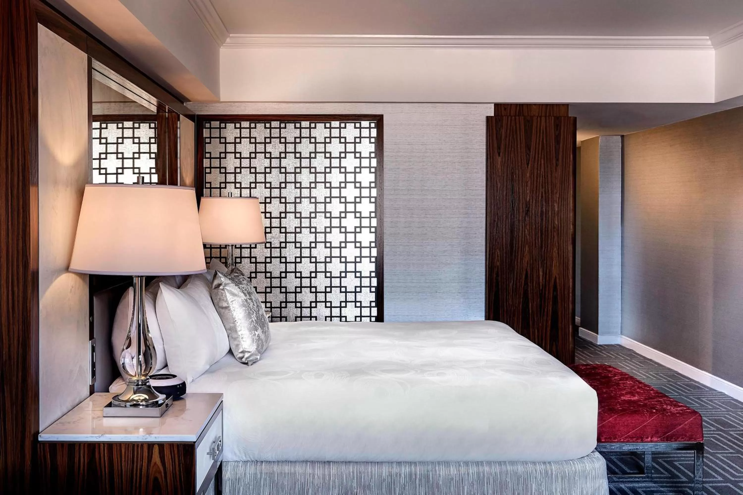 Photo of the whole room, Bed in JW Marriott San Francisco Union Square