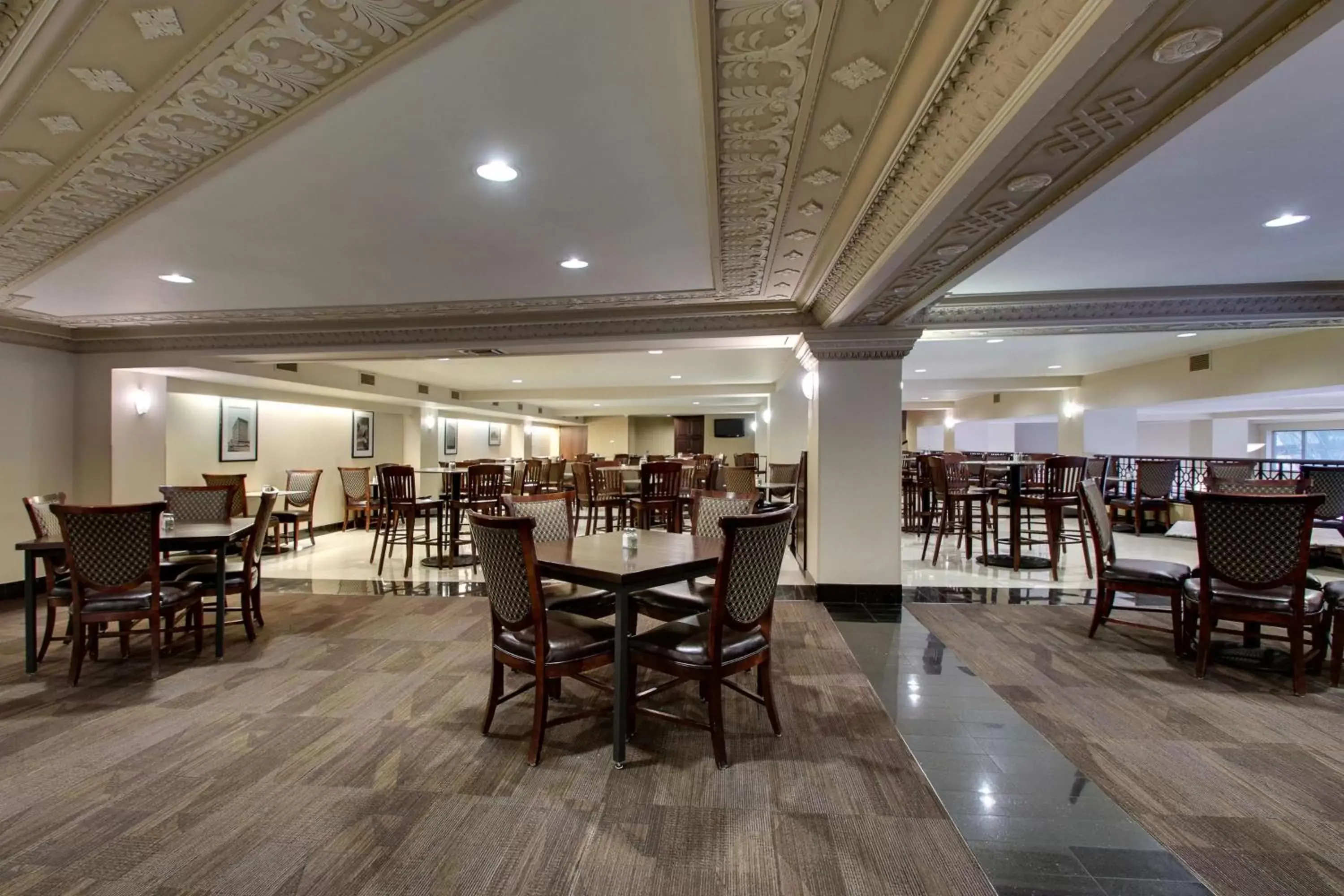 Restaurant/Places to Eat in Drury Plaza Hotel Broadview Wichita