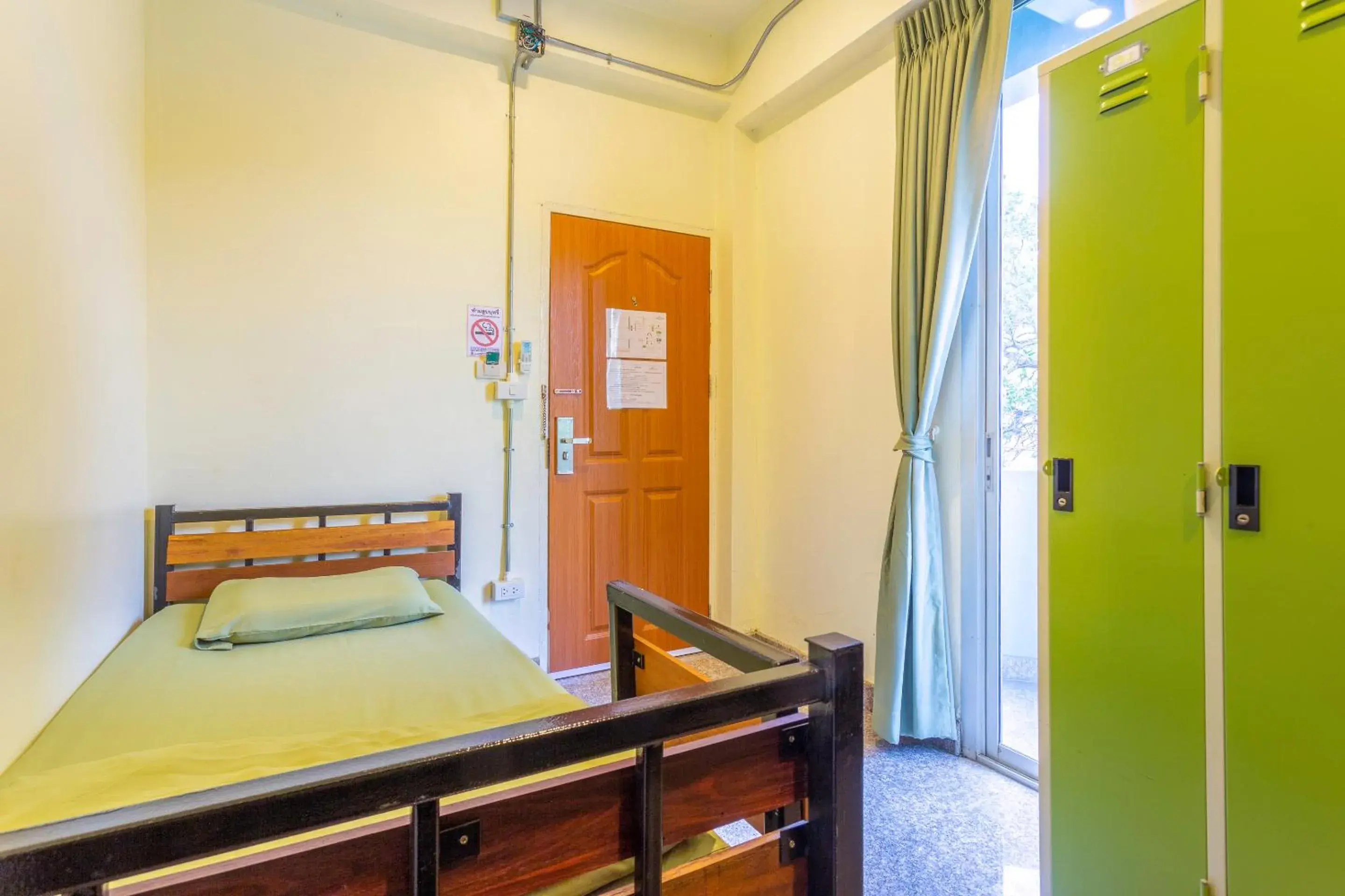 Bedroom, Bed in OYO 928 Leaf Hostel