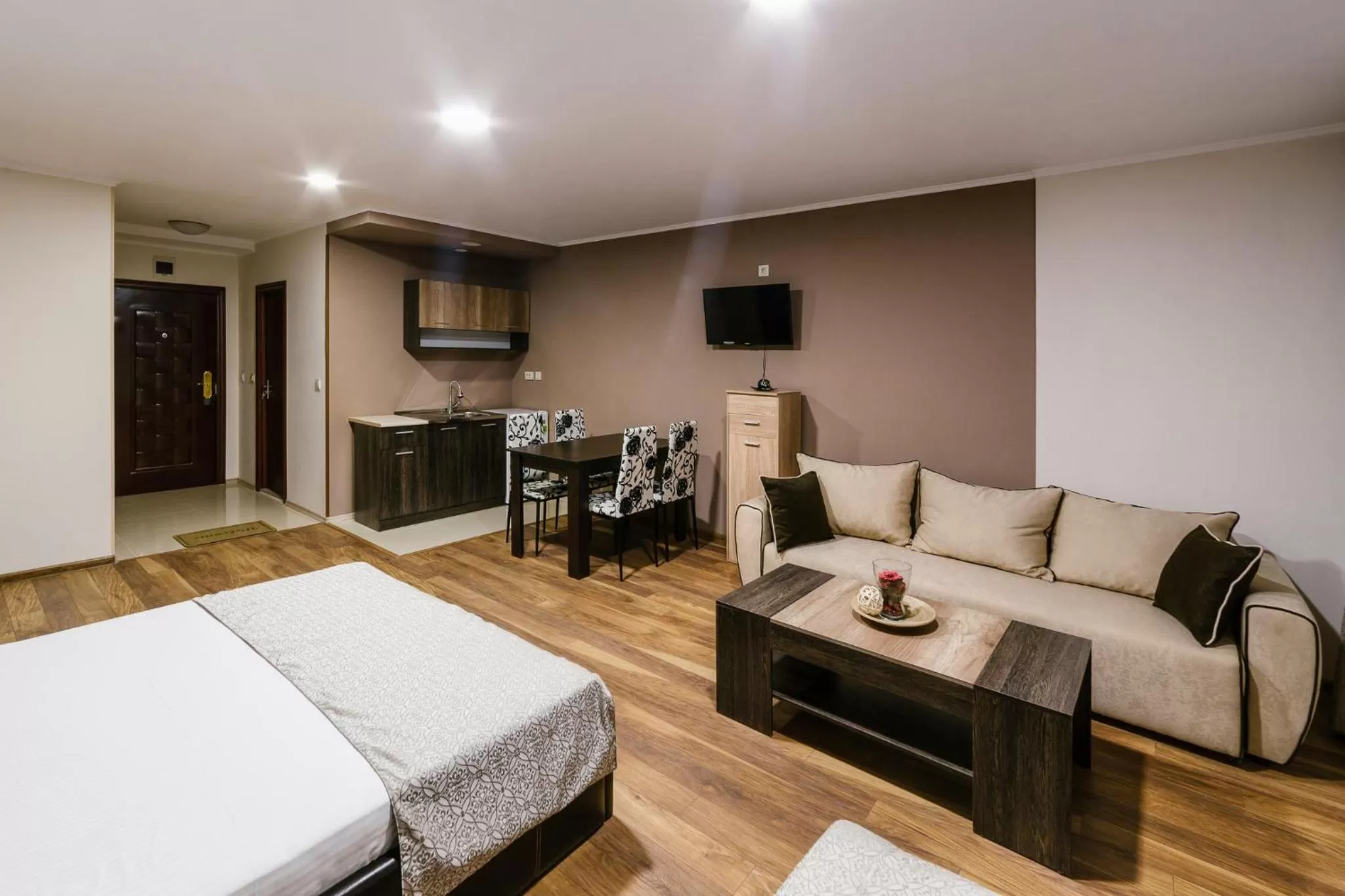 Photo of the whole room, Bed in Family Hotel Ring & Thermal