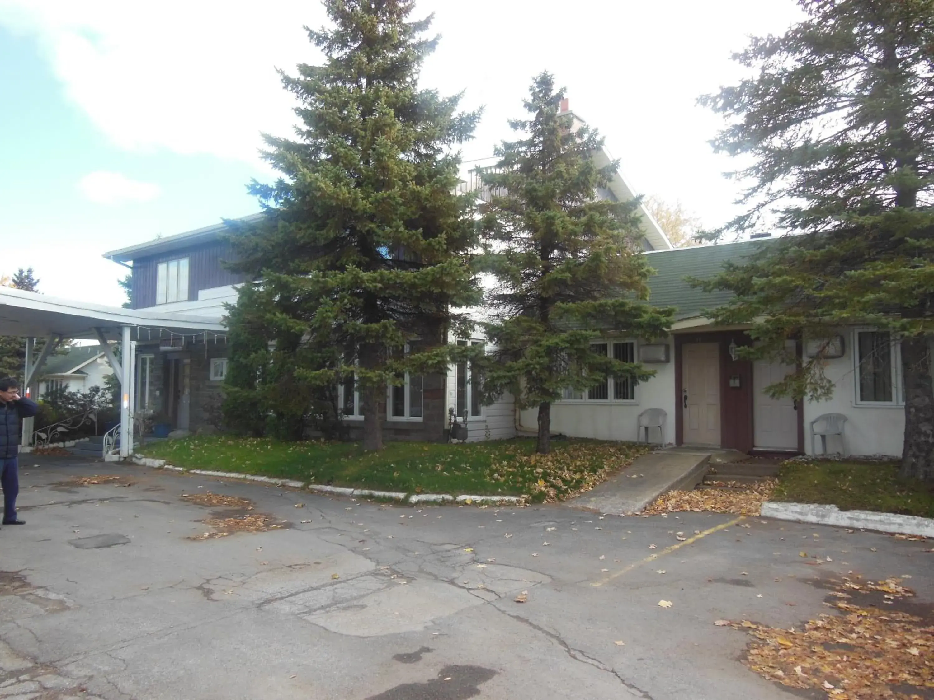 Facade/entrance, Property Building in Motel Le Paysan