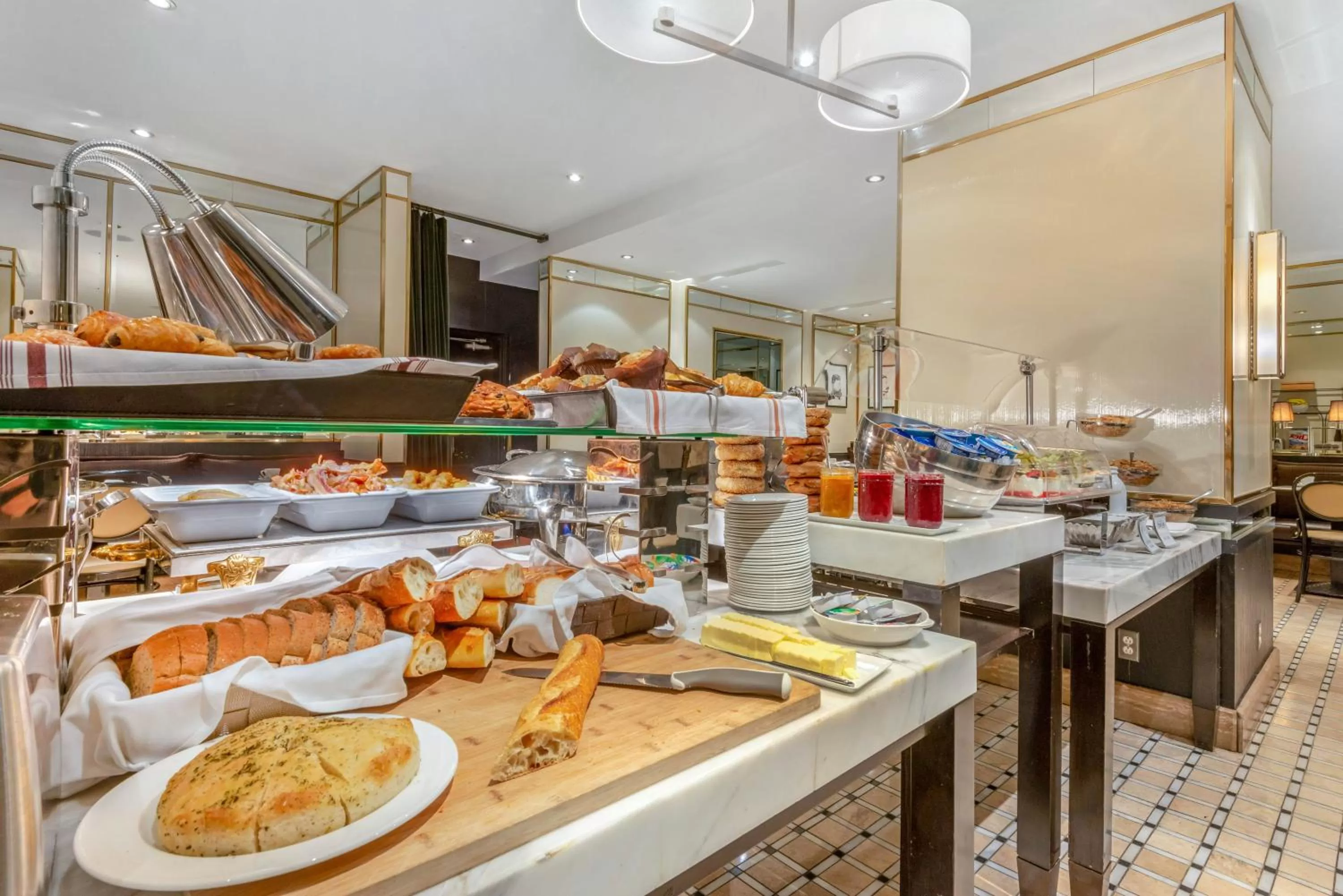 Restaurant/places to eat in Omni Mont-Royal Hotel