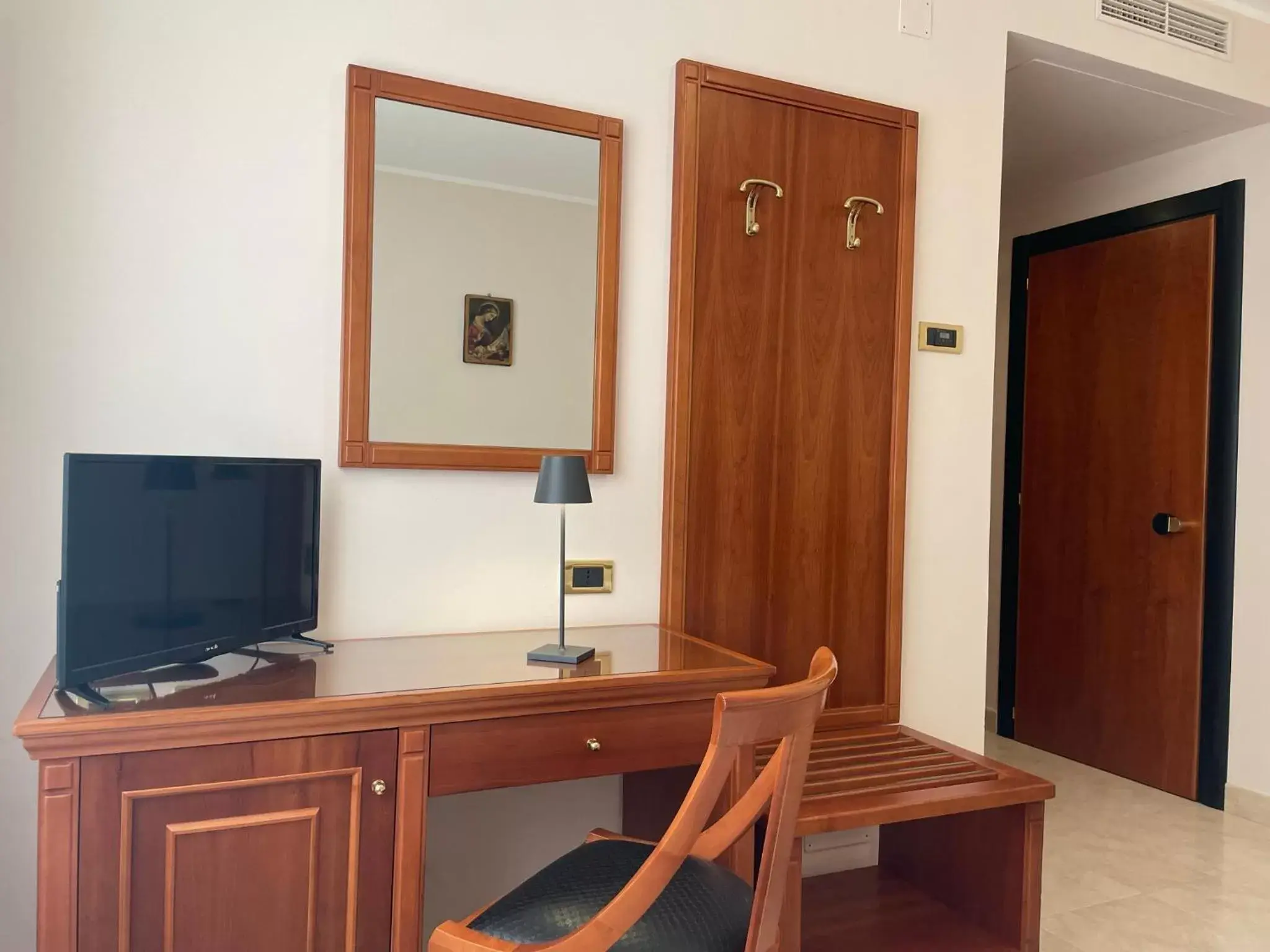 TV/Entertainment Center in Hotel SAN PIO