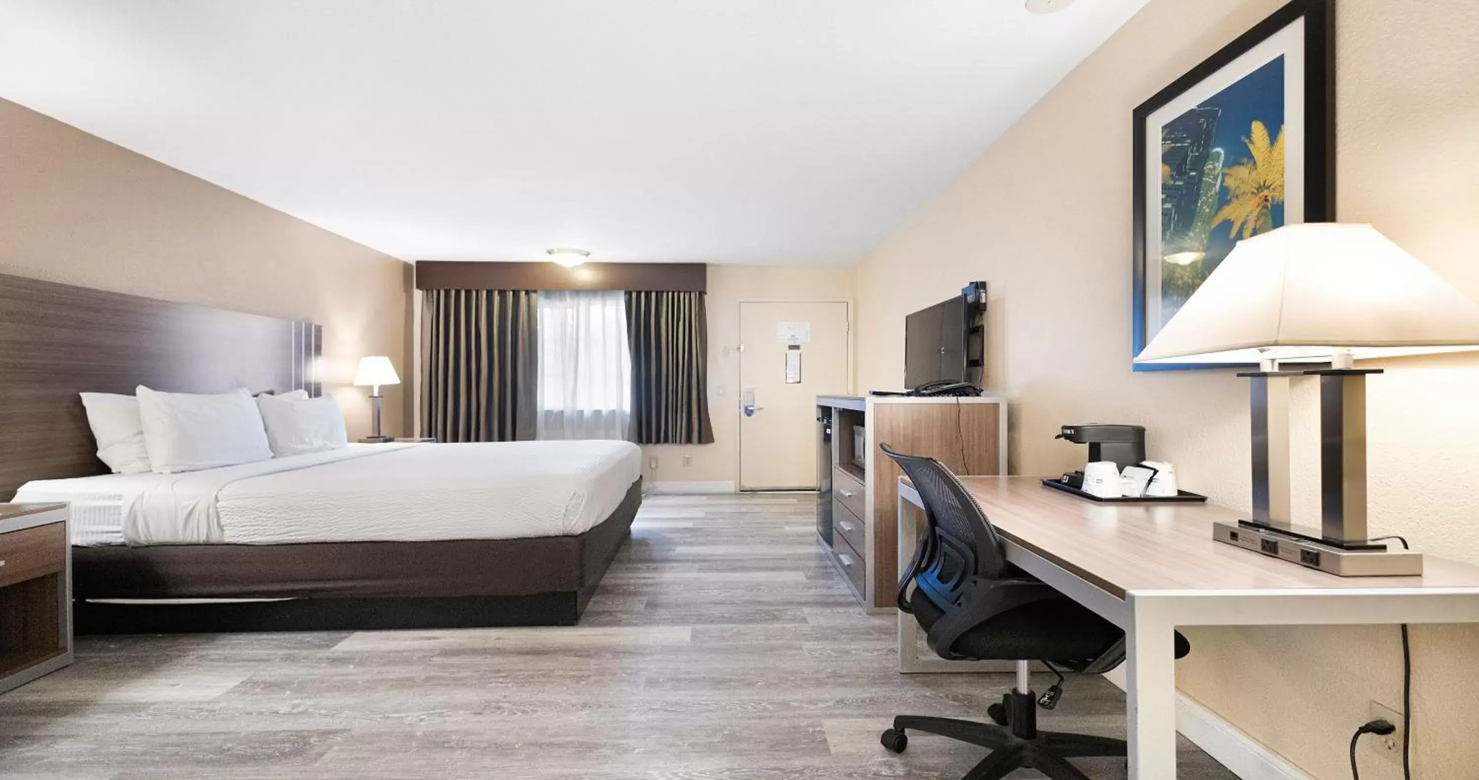 Bed in SureStay Plus Hotel by Best Western Sacramento North