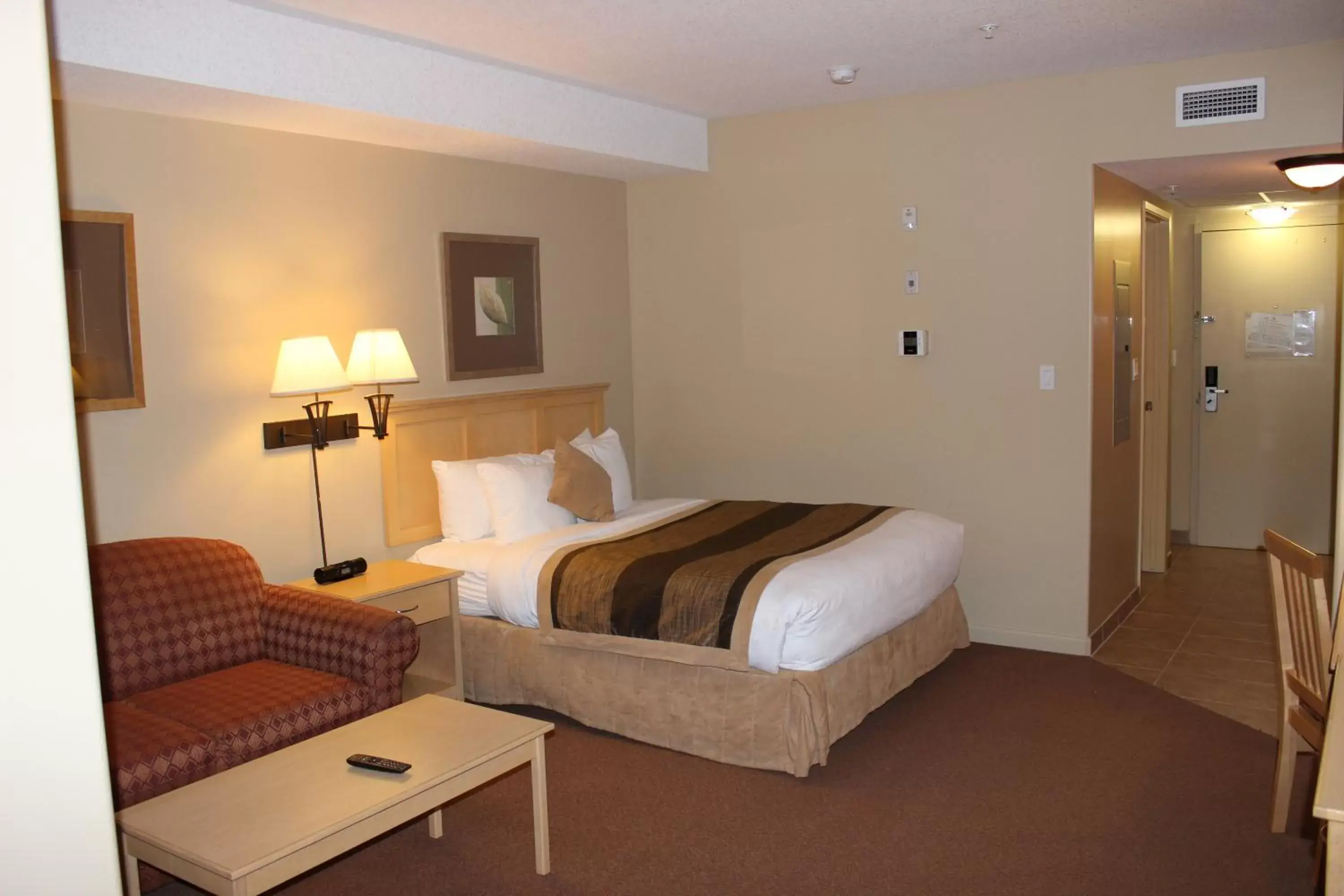 Photo of the whole room, Bed in Clearwater Suite Hotel