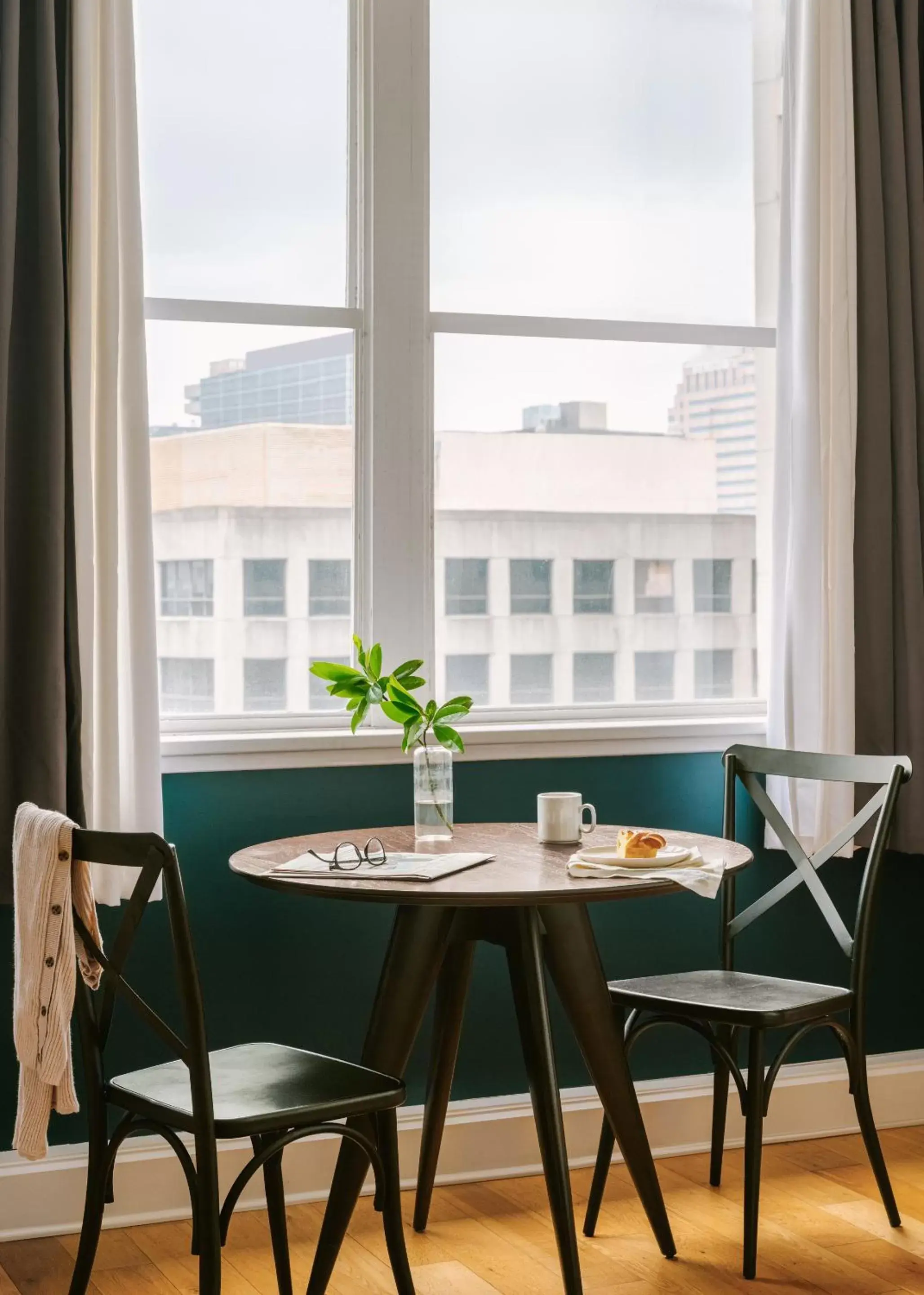 Dining area in Sonder at Duncan Plaza