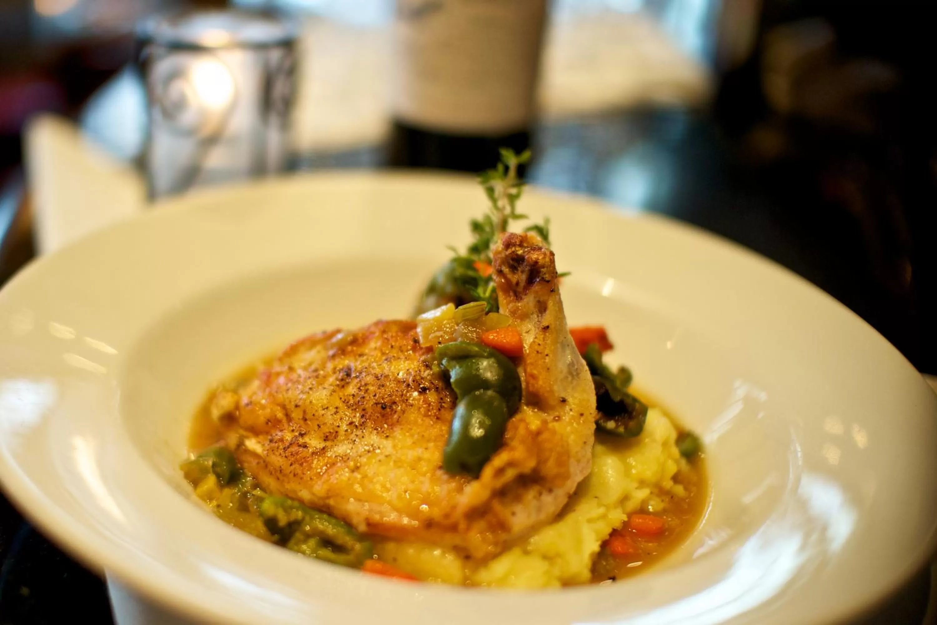 Restaurant/places to eat in Mayflower Park Hotel